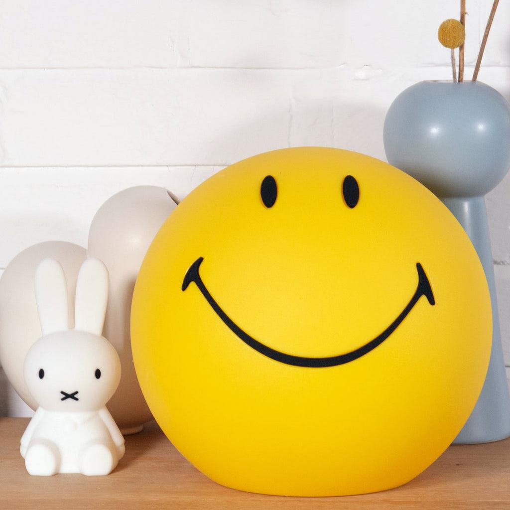 Smiling Table Lamp - Blowlighting