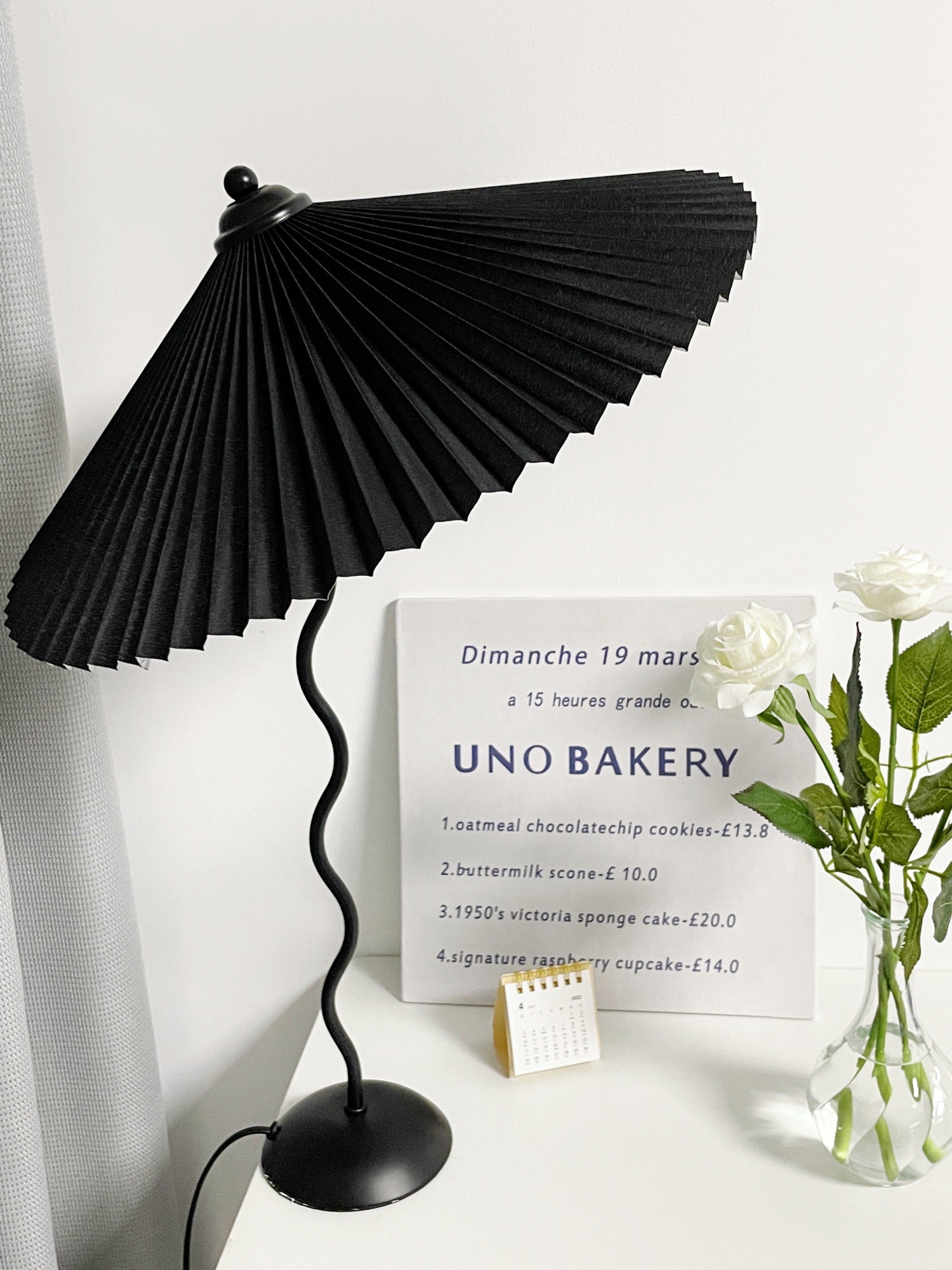 Squiggle Table Lamp - Blowlighting