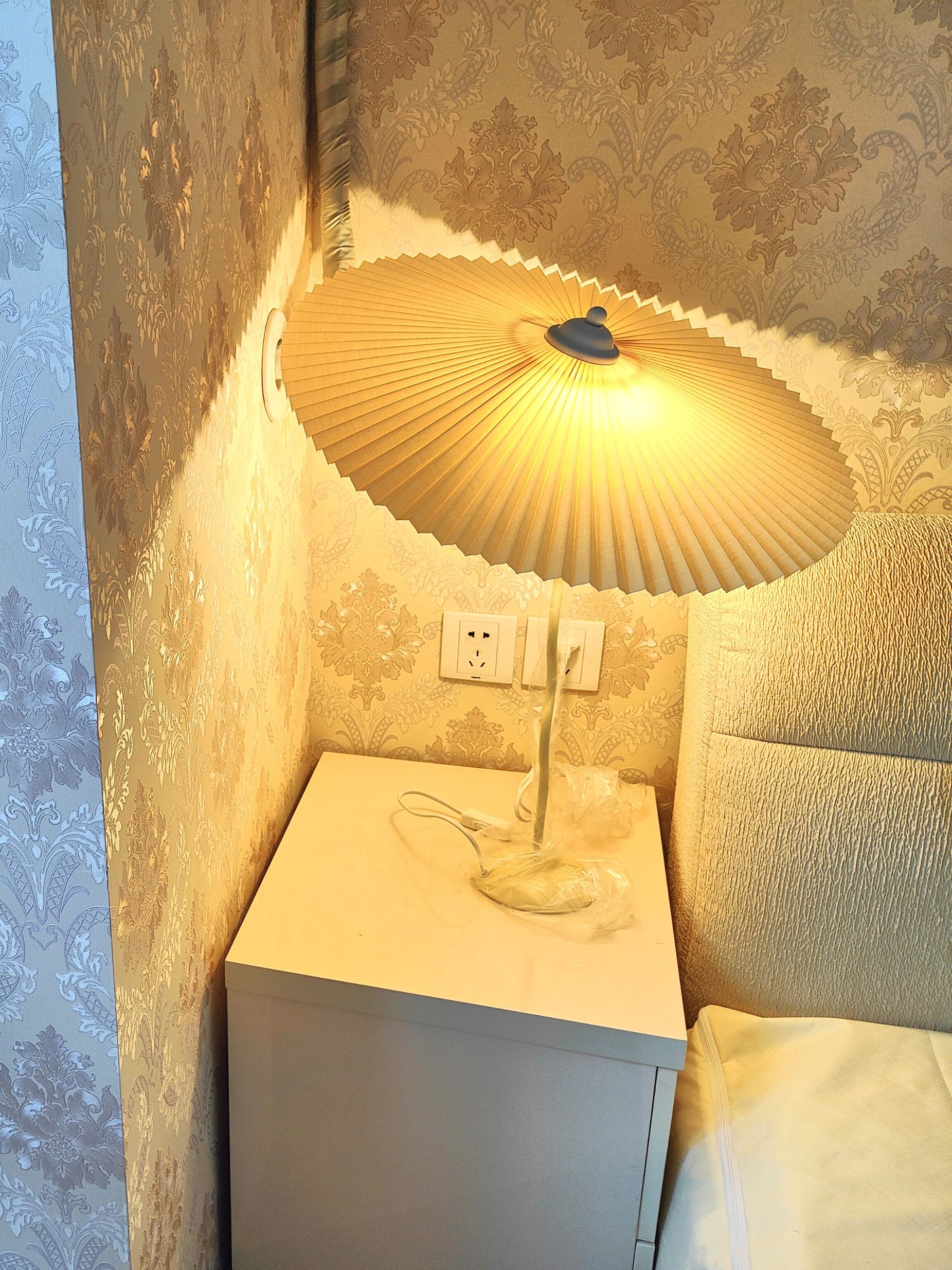 Squiggle Table Lamp - Blowlighting