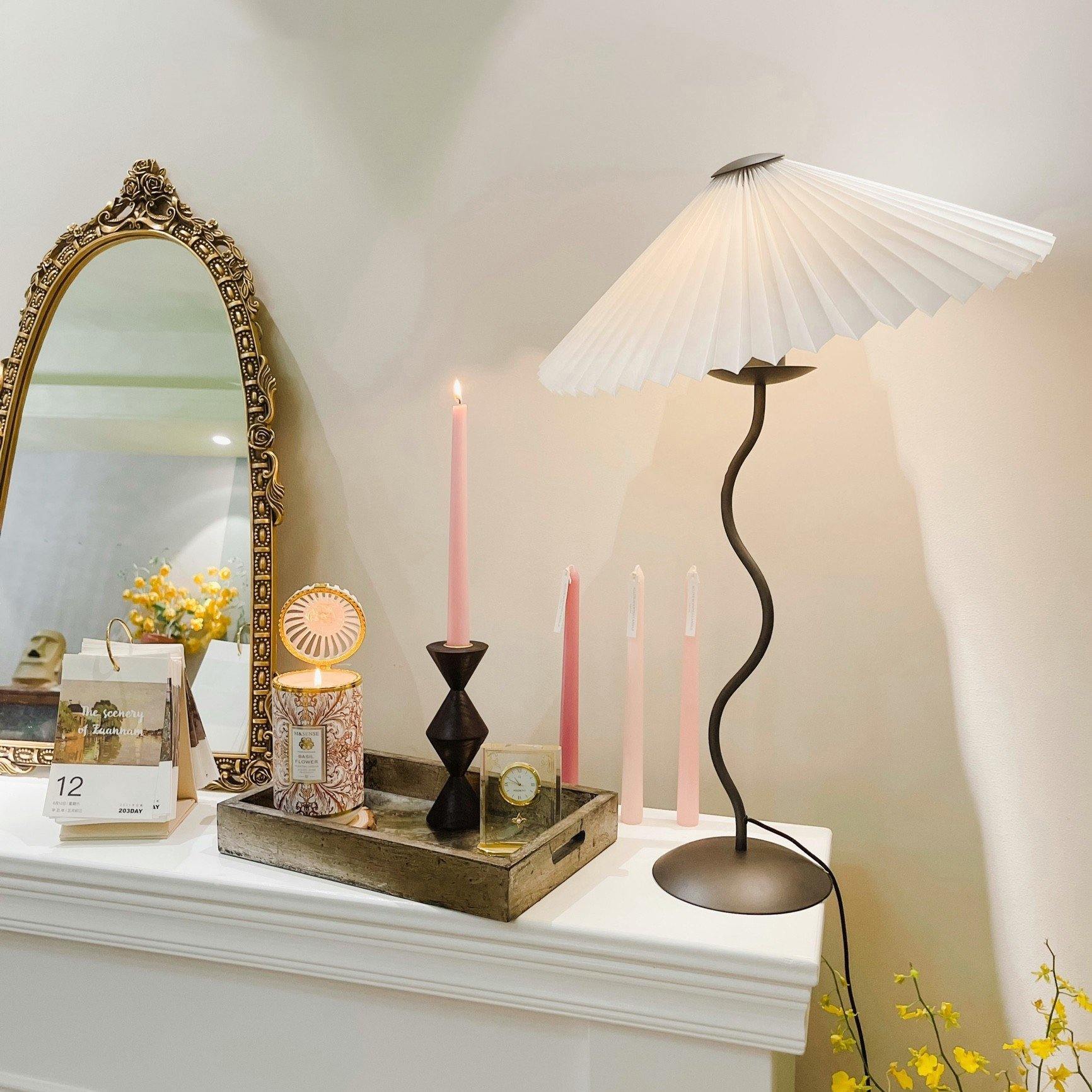 Squiggle Table Lamp - Blowlighting