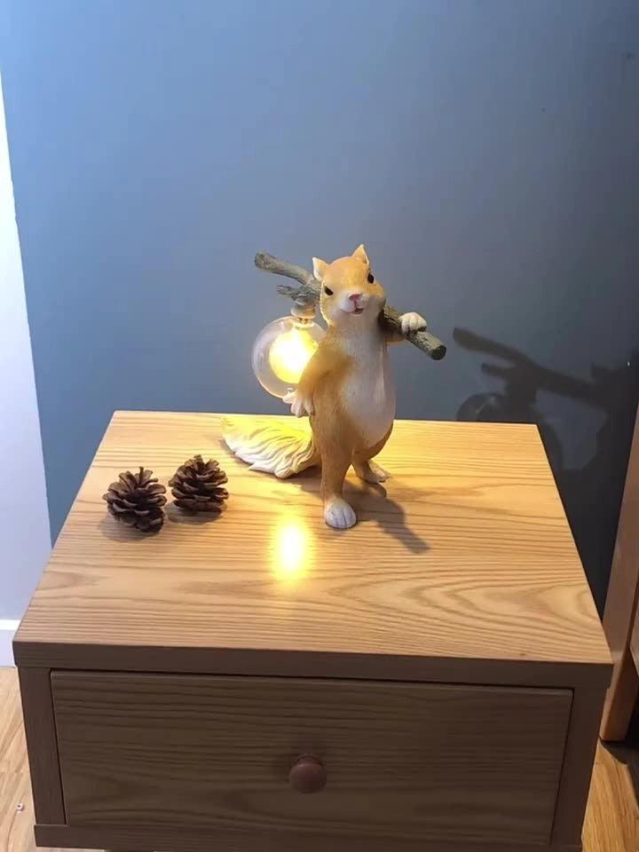 Squirrel Table Lamp - Blowlighting