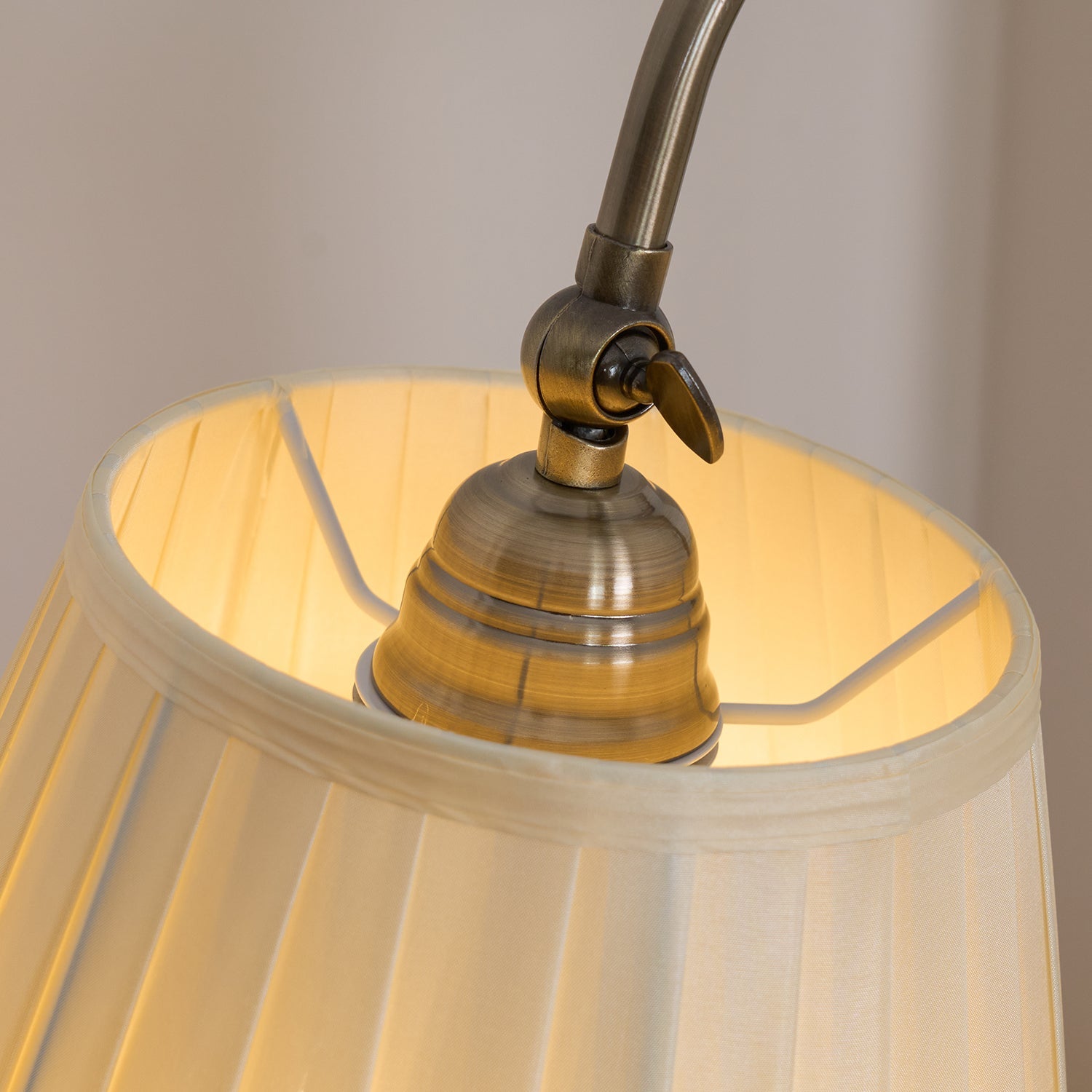 Suffolk Table Lamp - Blowlighting