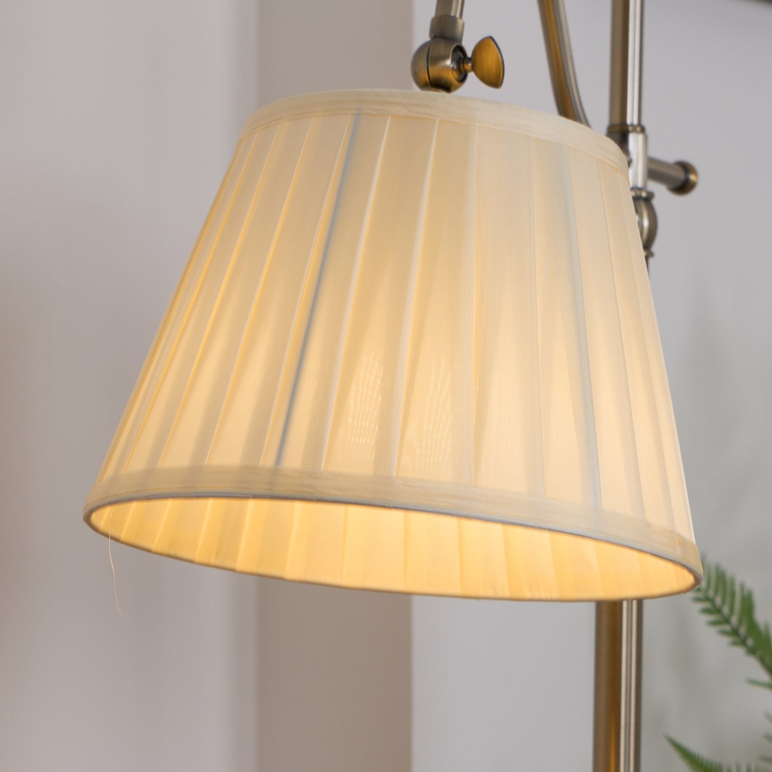 Suffolk Table Lamp - Blowlighting