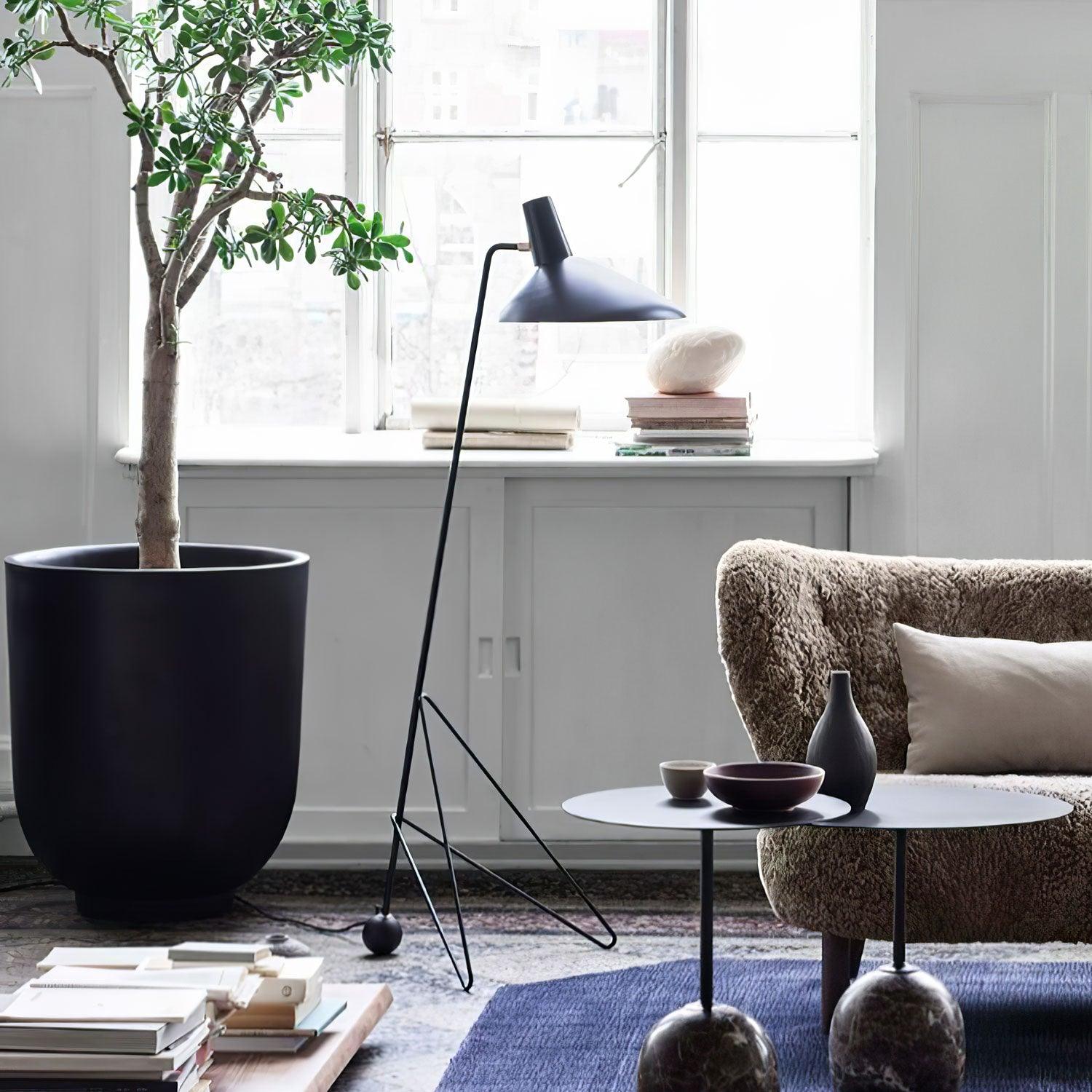 Svelte Noir Floor Lamp - Blowlighting