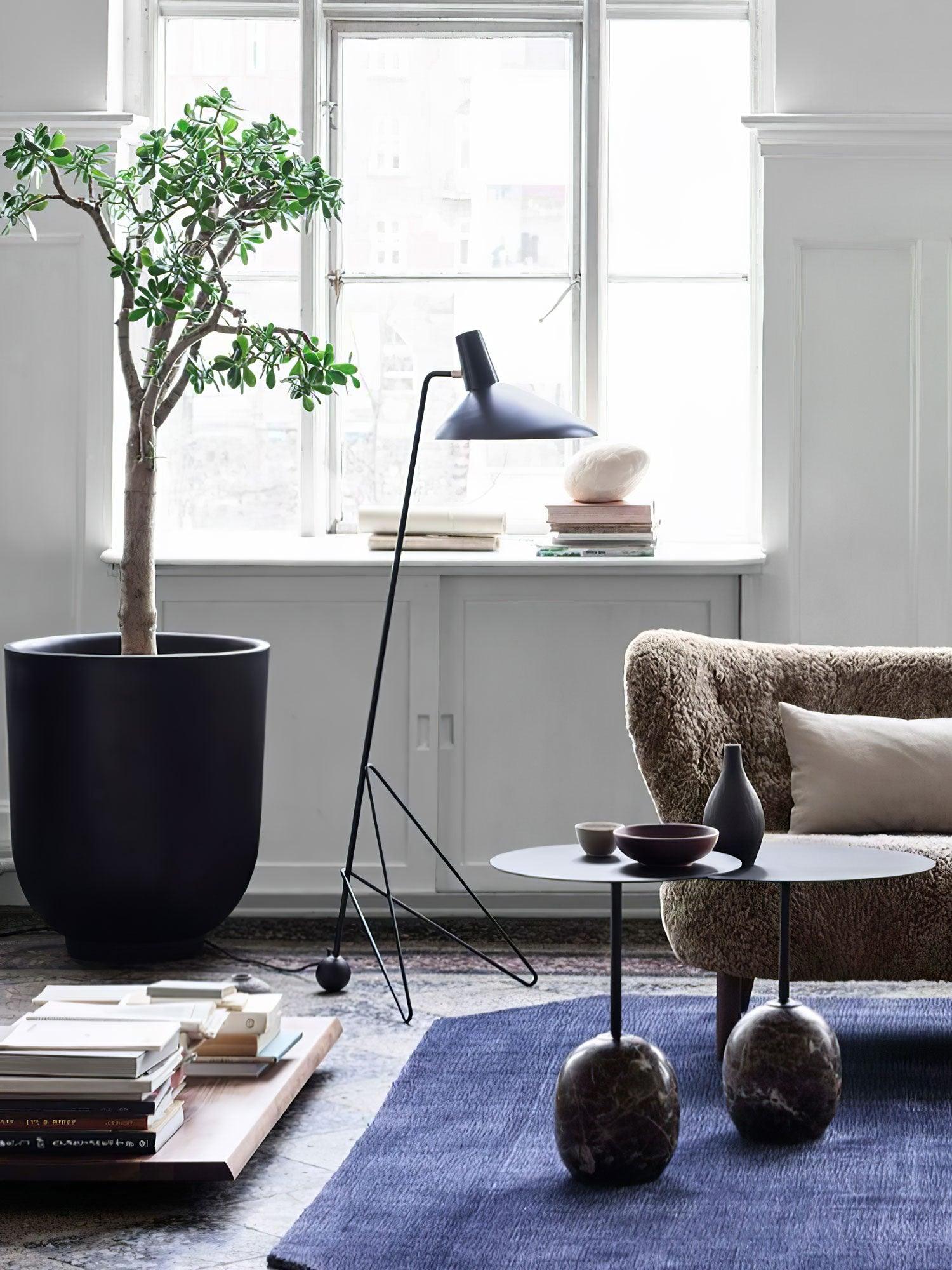 Svelte Noir Floor Lamp - Blowlighting