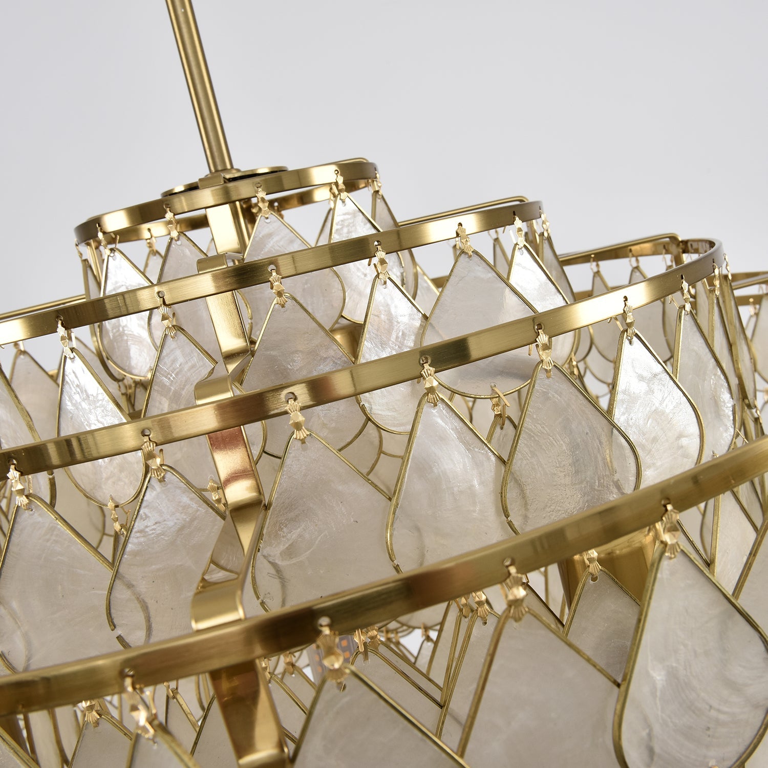 Teardrops Shell Chandelier - Blowlighting