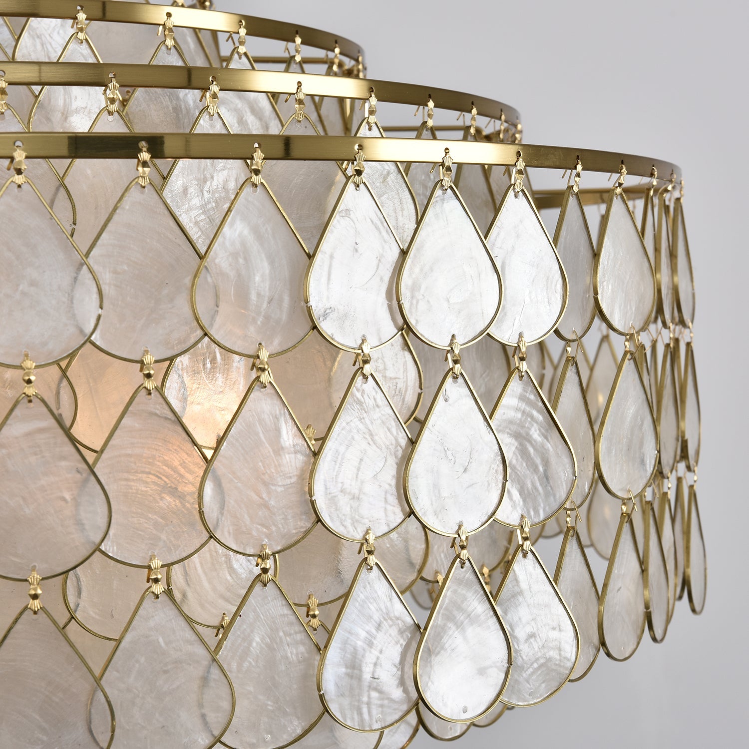 Teardrops Shell Chandelier - Blowlighting