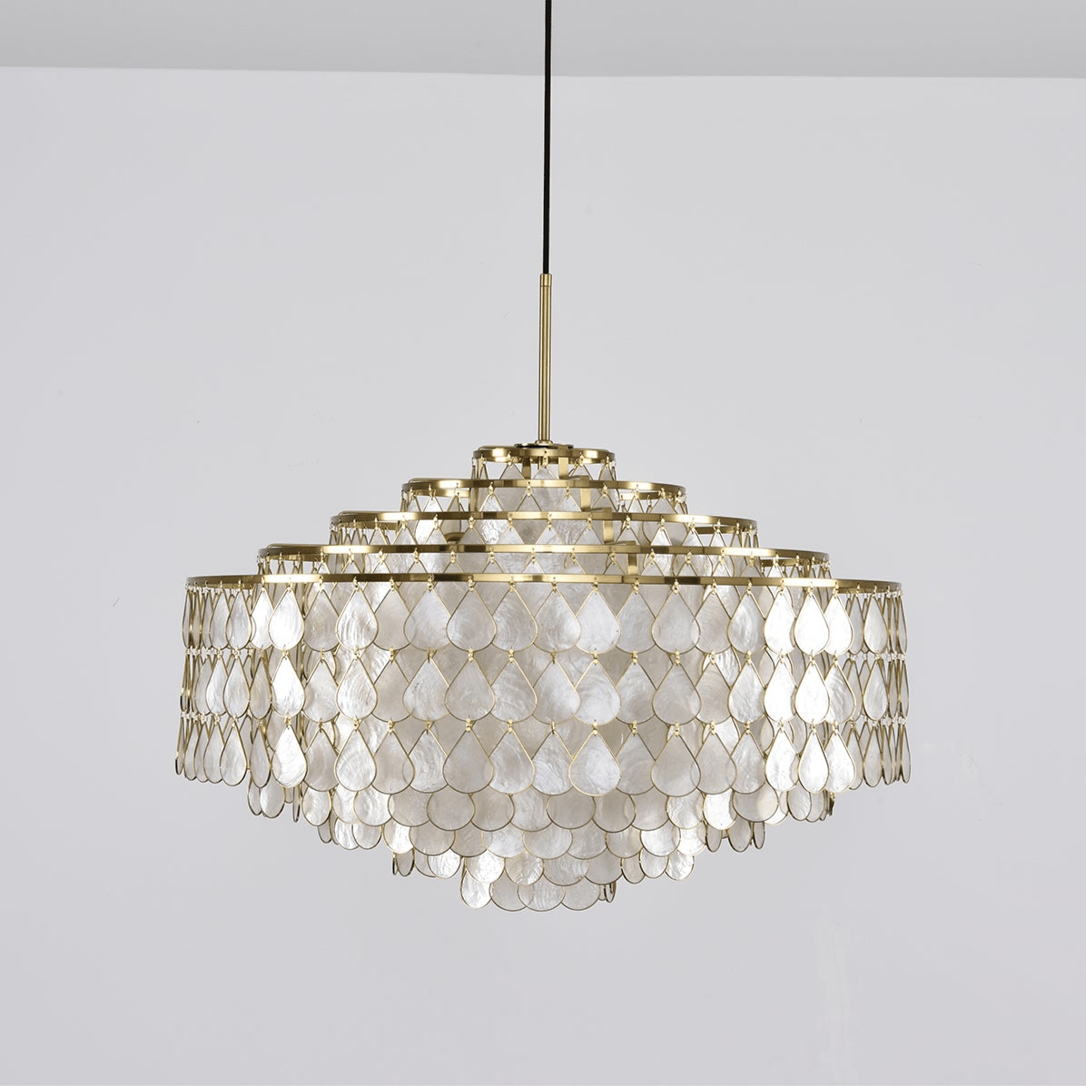 Teardrops Shell Chandelier - Blowlighting