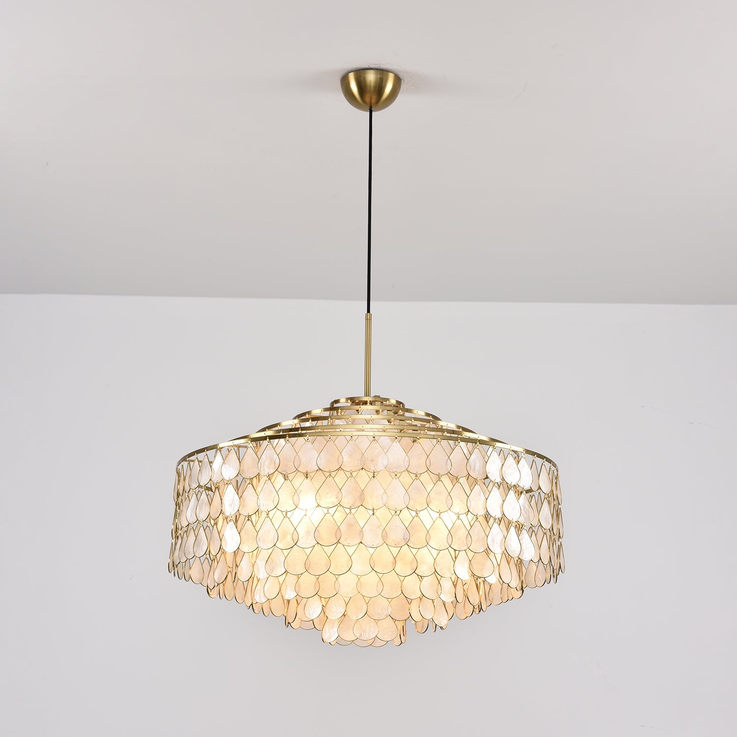 Teardrops Shell Chandelier - Blowlighting