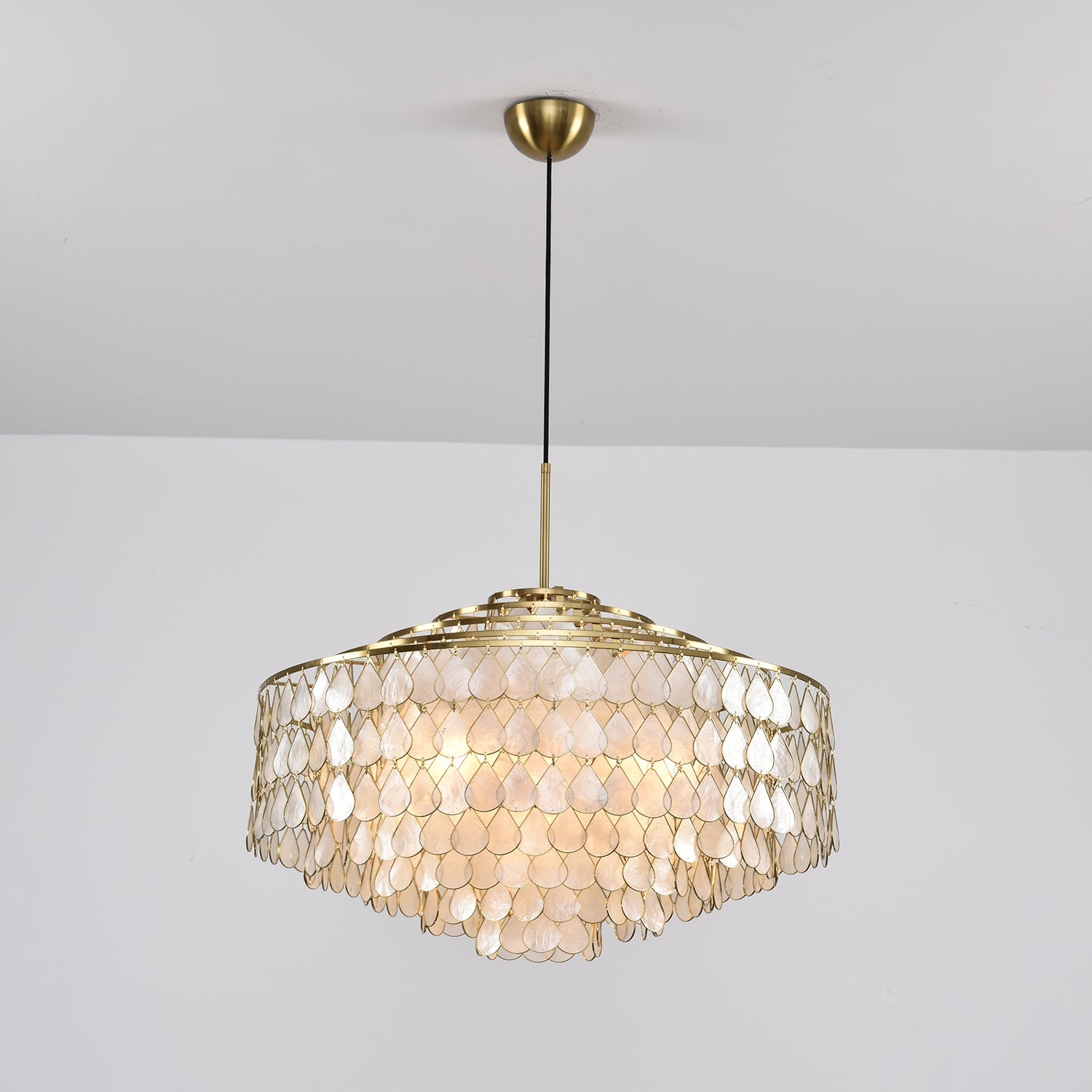 Teardrops Shell Chandelier - Blowlighting