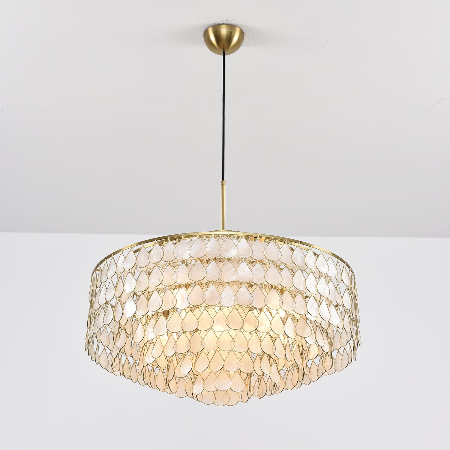 Teardrops Shell Chandelier - Blowlighting