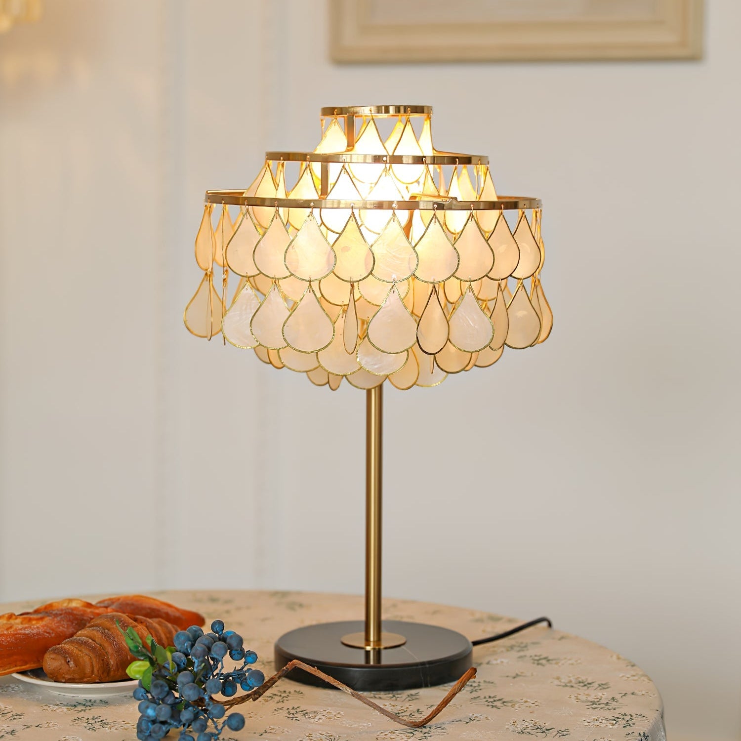 Teardrops Shell Table Lamp - Blowlighting