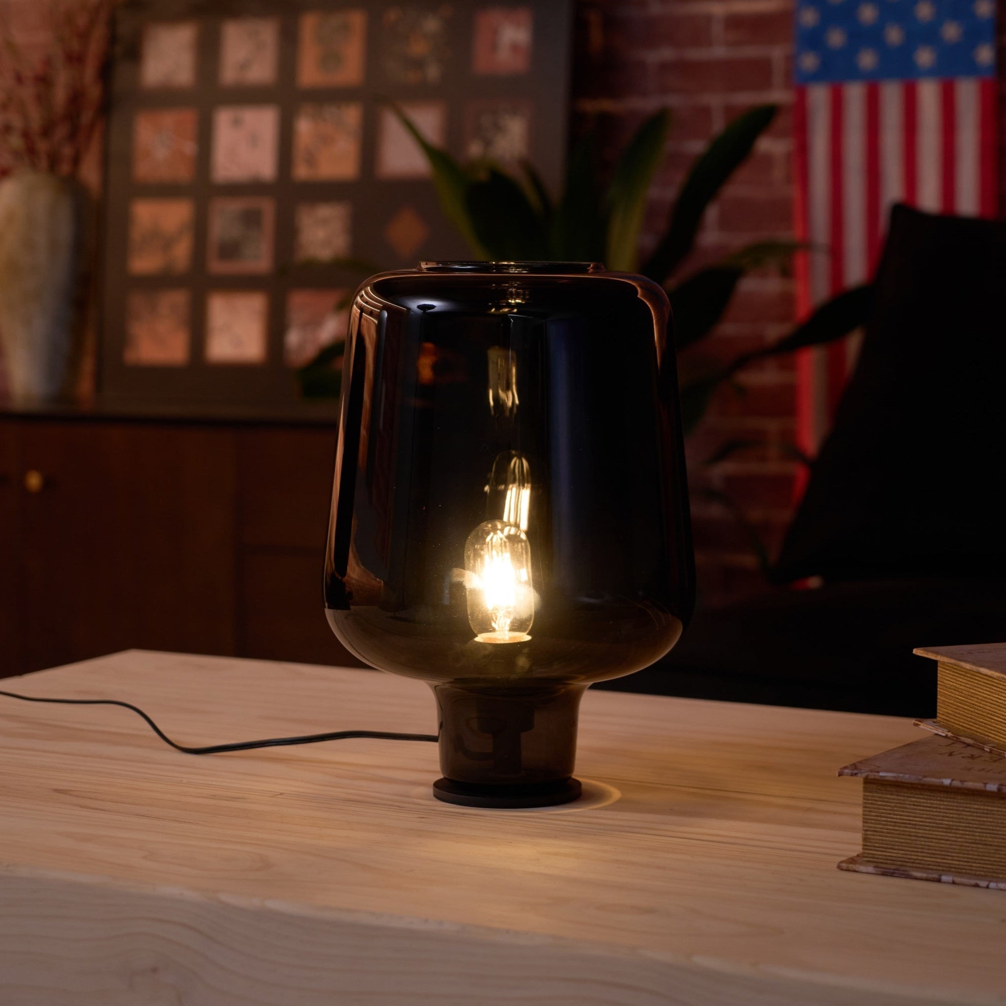 Teutonic Glass Table Lamp - Blowlighting