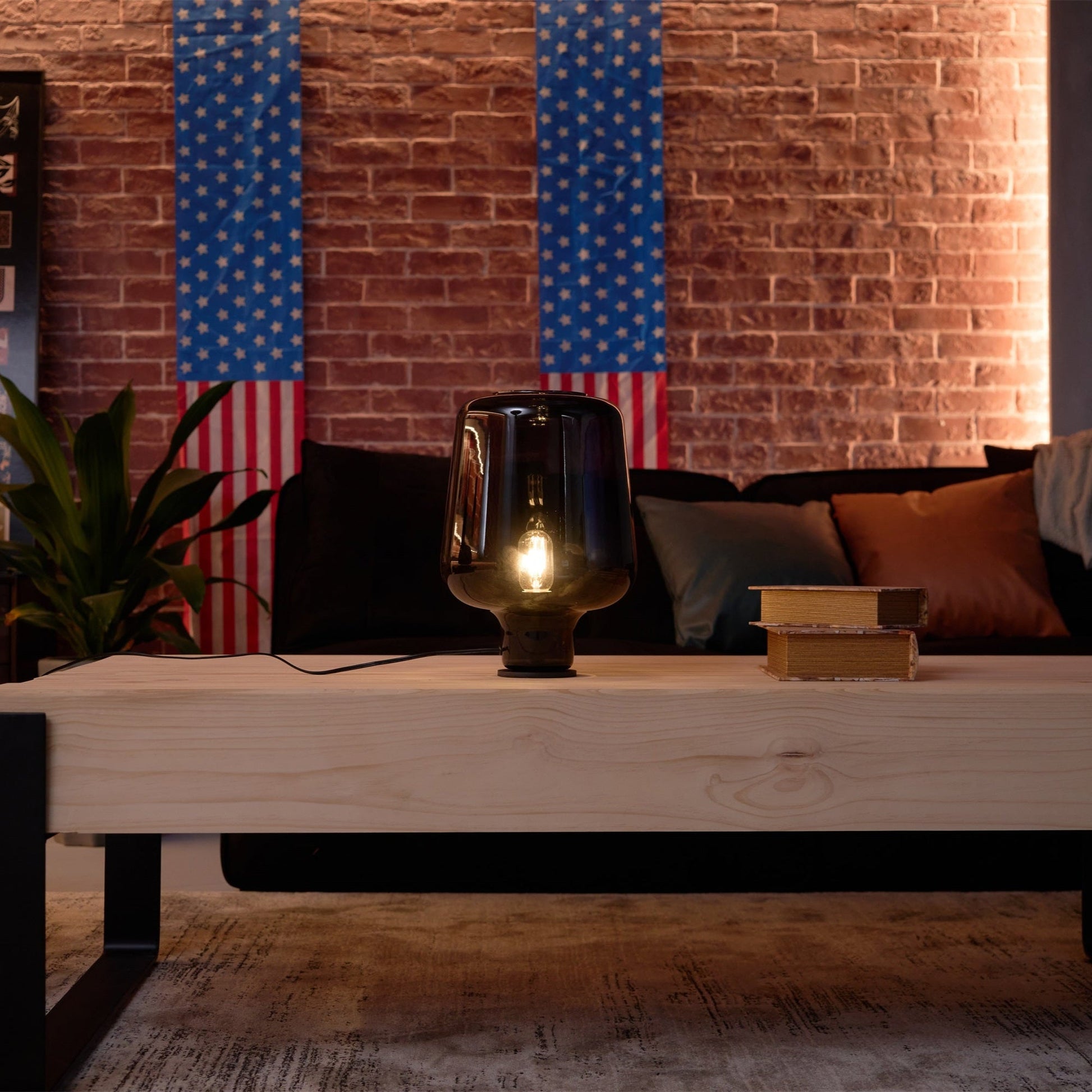 Teutonic Glass Table Lamp - Blowlighting