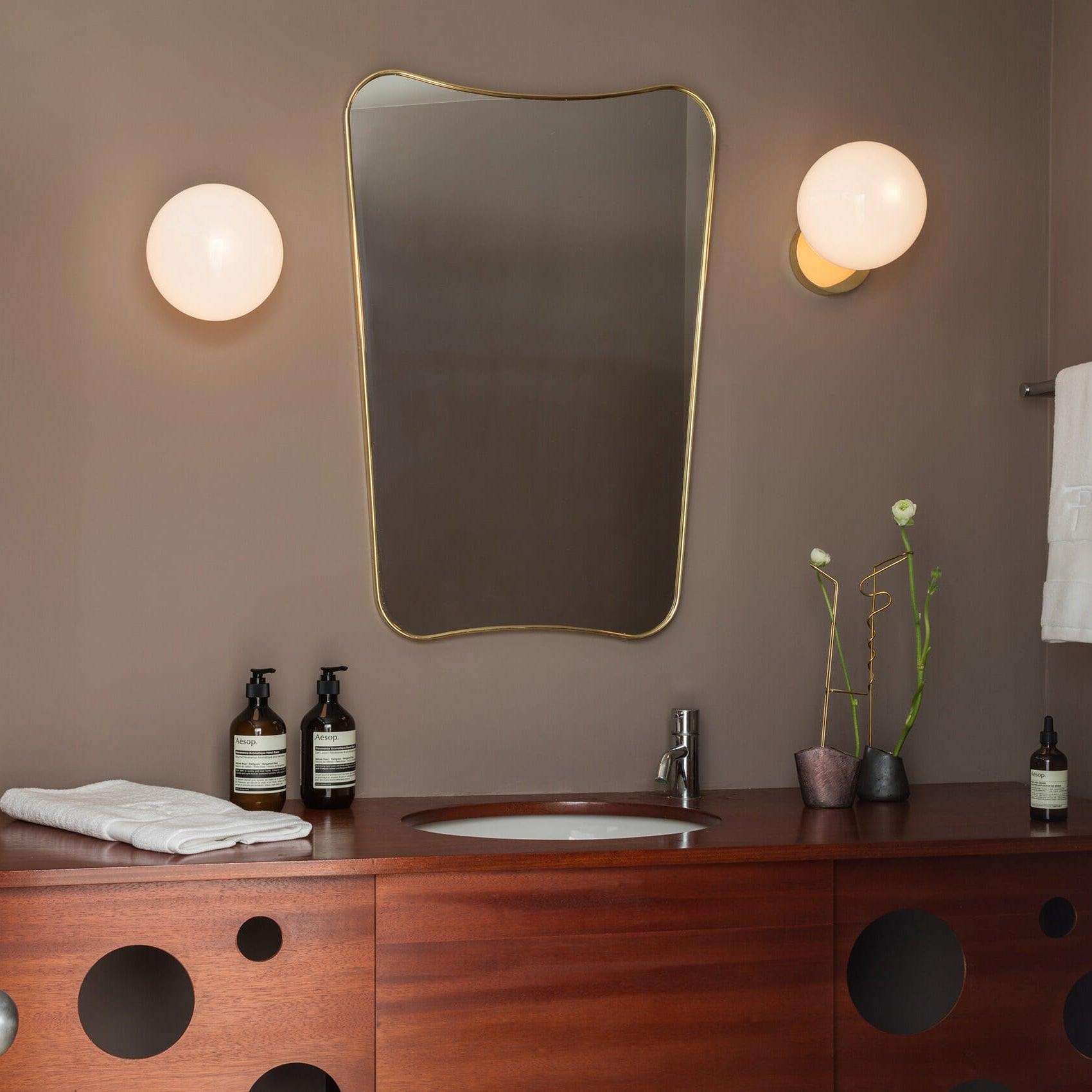 Tip of The Tongue Wall Lamp - Blowlighting