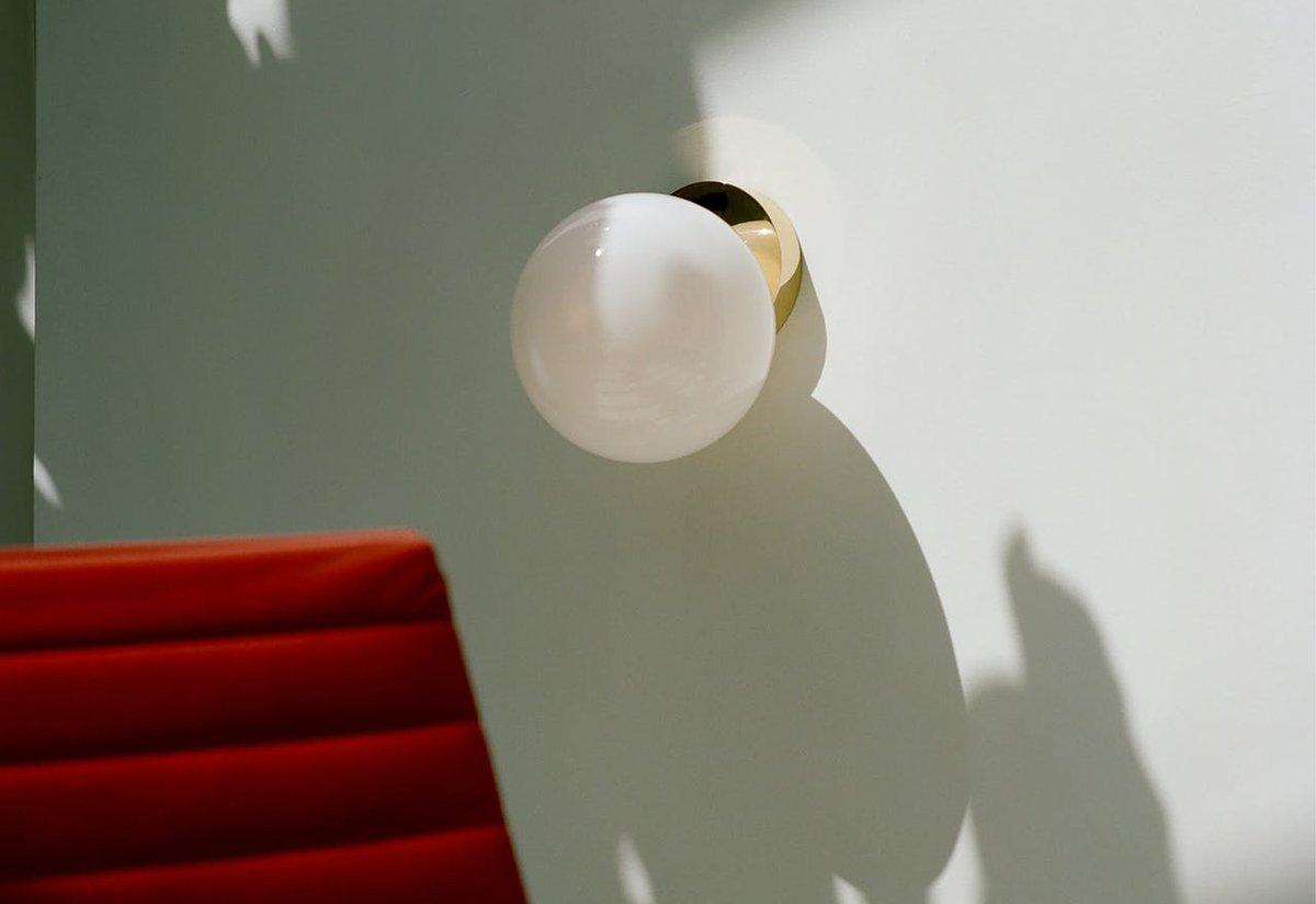 Tip of The Tongue Wall Lamp - Blowlighting