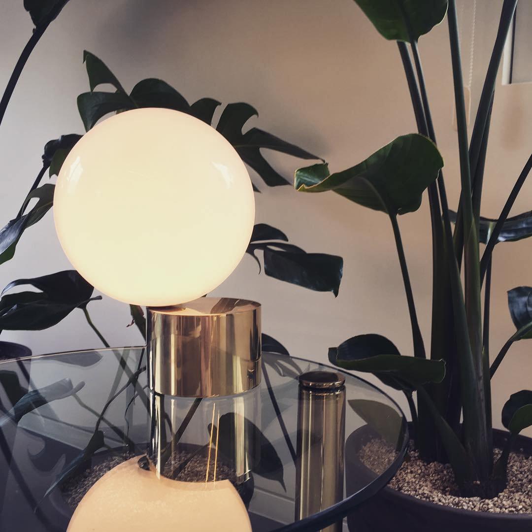 Tip of The Tongue Table Lamp - Blowlighting