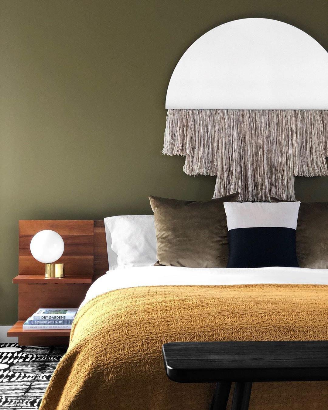 Tip of The Tongue Table Lamp - Blowlighting