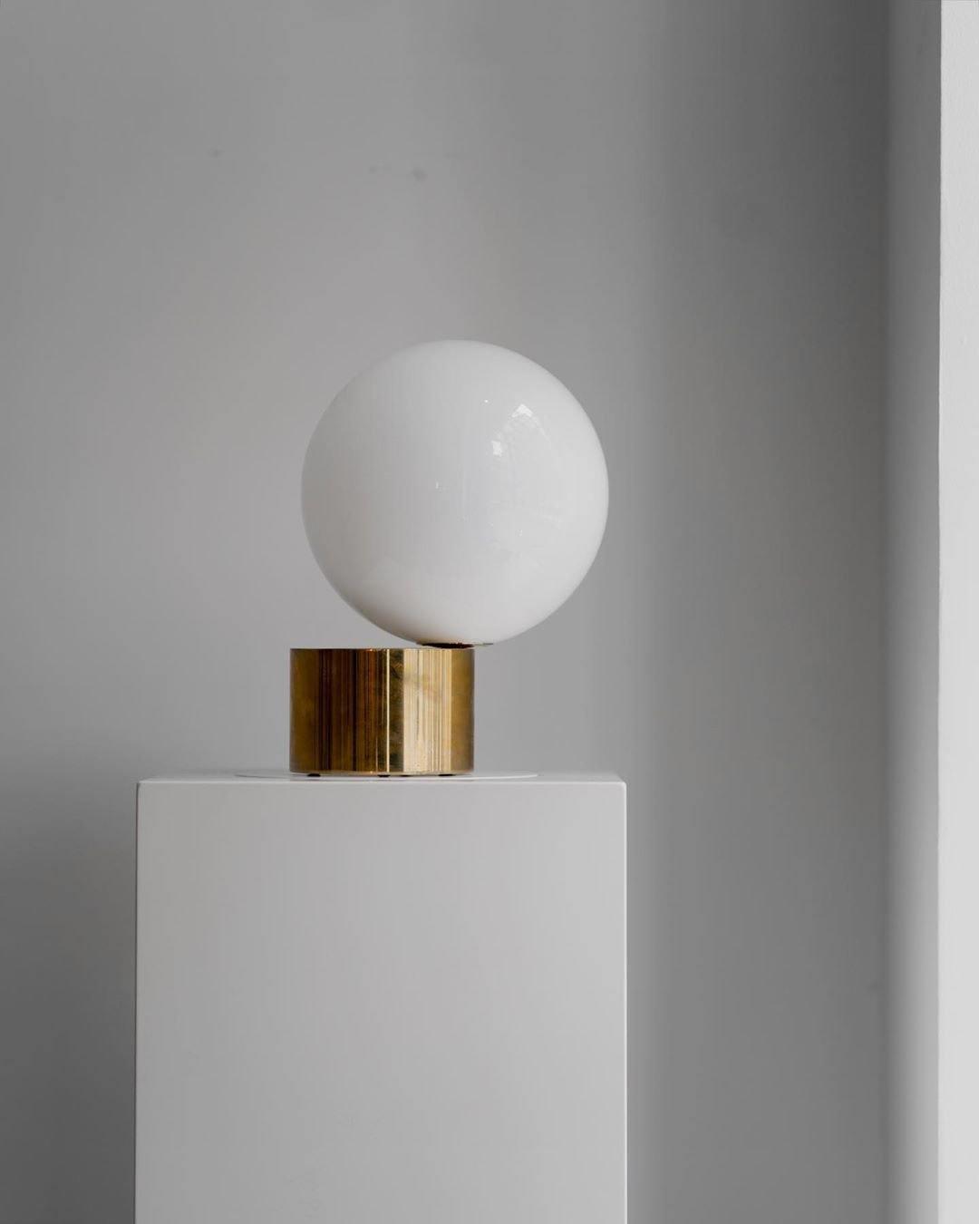 Tip of The Tongue Table Lamp - Blowlighting