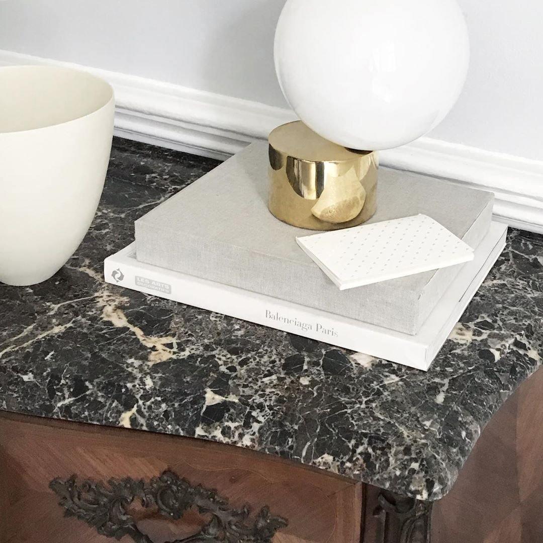 Tip of The Tongue Table Lamp - Blowlighting