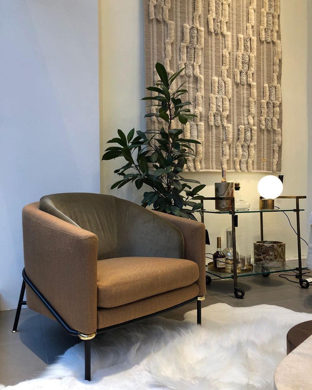 Tip of The Tongue Table Lamp - Blowlighting