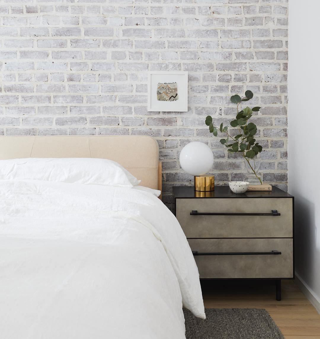 Tip of The Tongue Table Lamp - Blowlighting