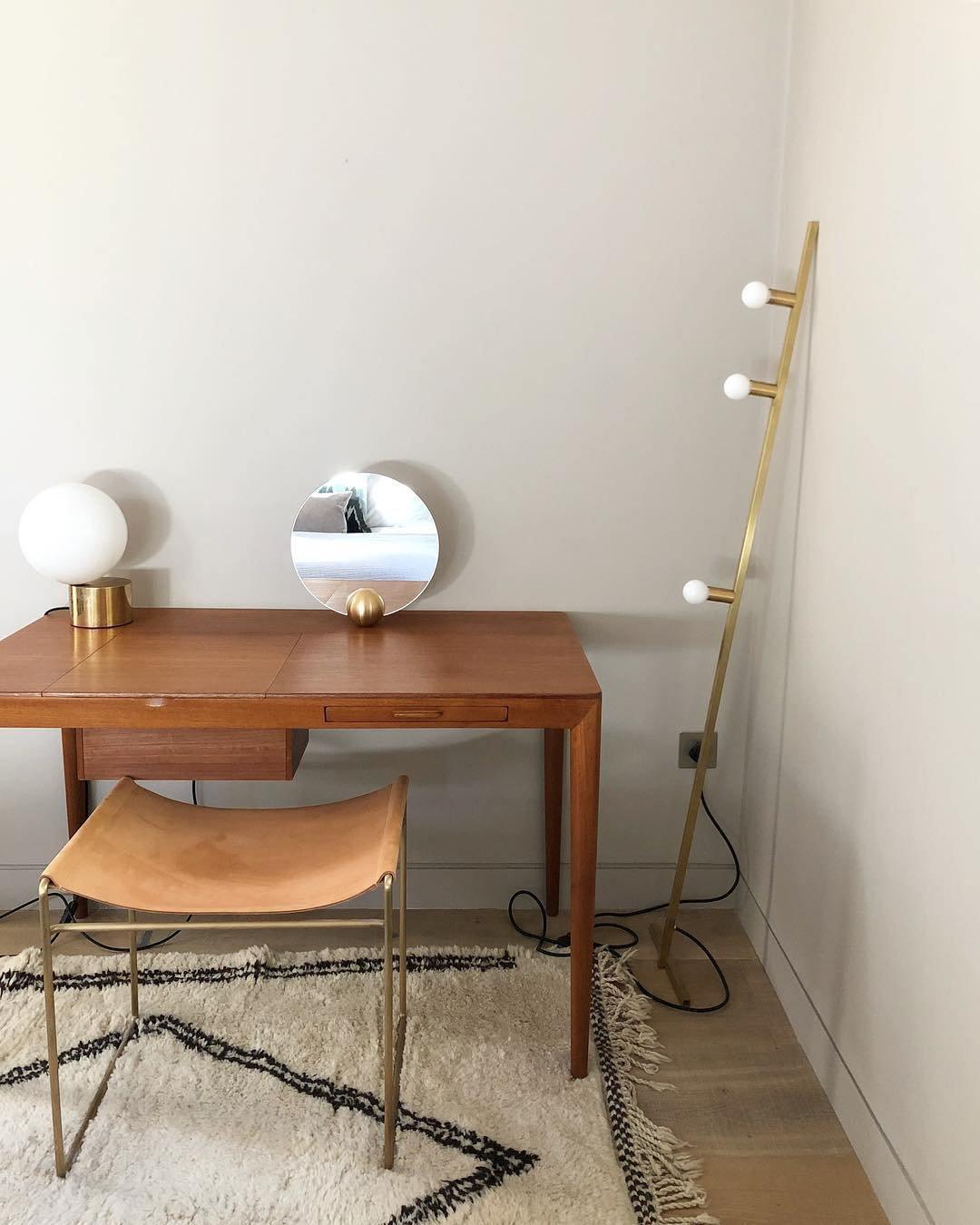 Tip of The Tongue Table Lamp - Blowlighting