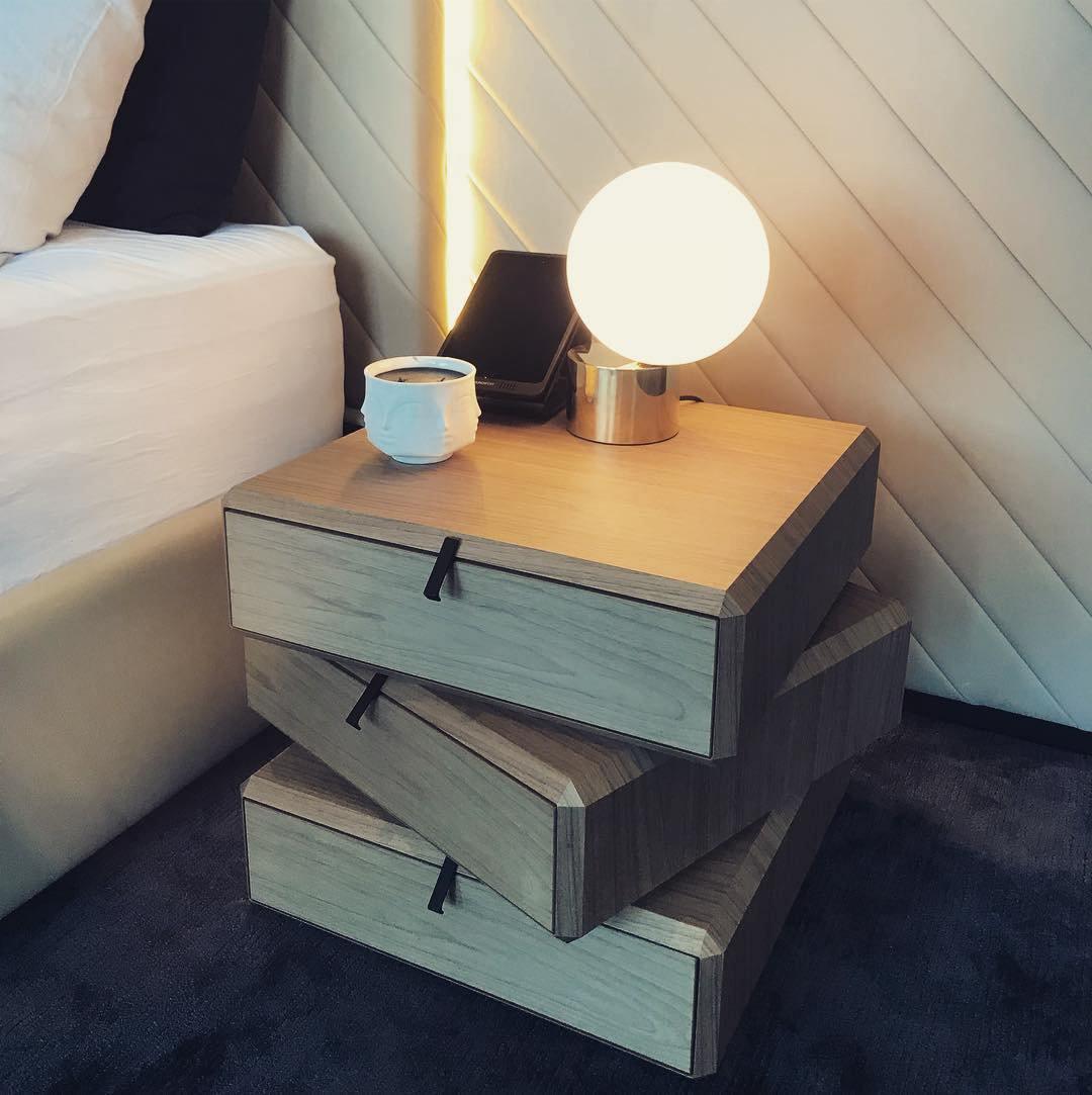 Tip of The Tongue Table Lamp - Blowlighting