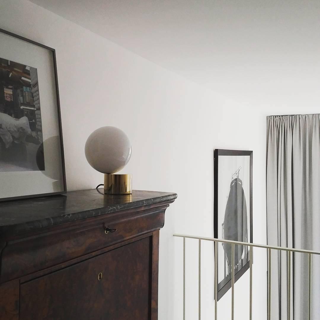 Tip of The Tongue Table Lamp - Blowlighting