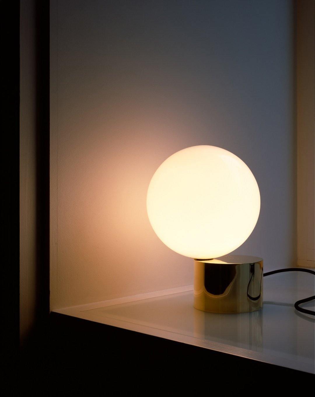 Tip of The Tongue Table Lamp - Blowlighting