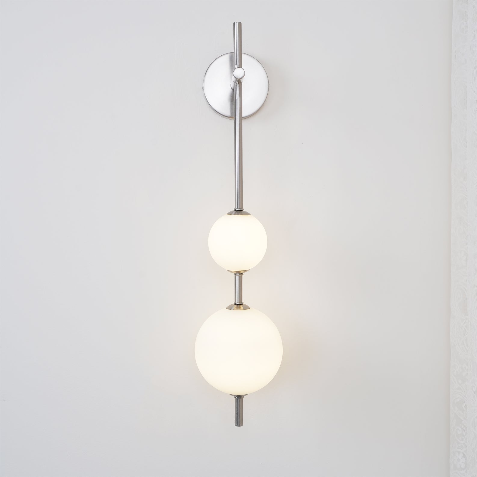Vertical Globe Wall Lamp - Blowlighting