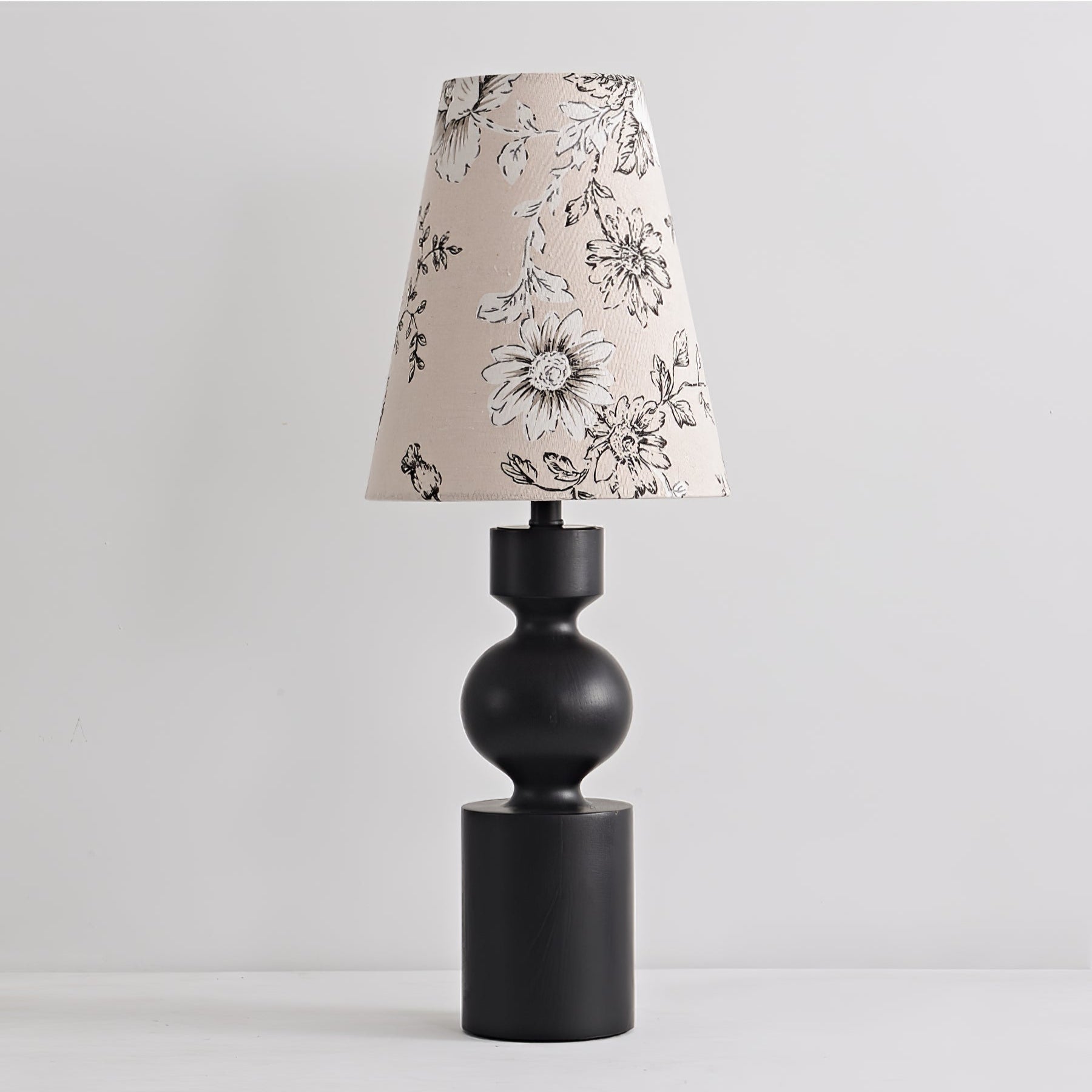 Wooden Flower Pattern Table Lamp - Blowlighting