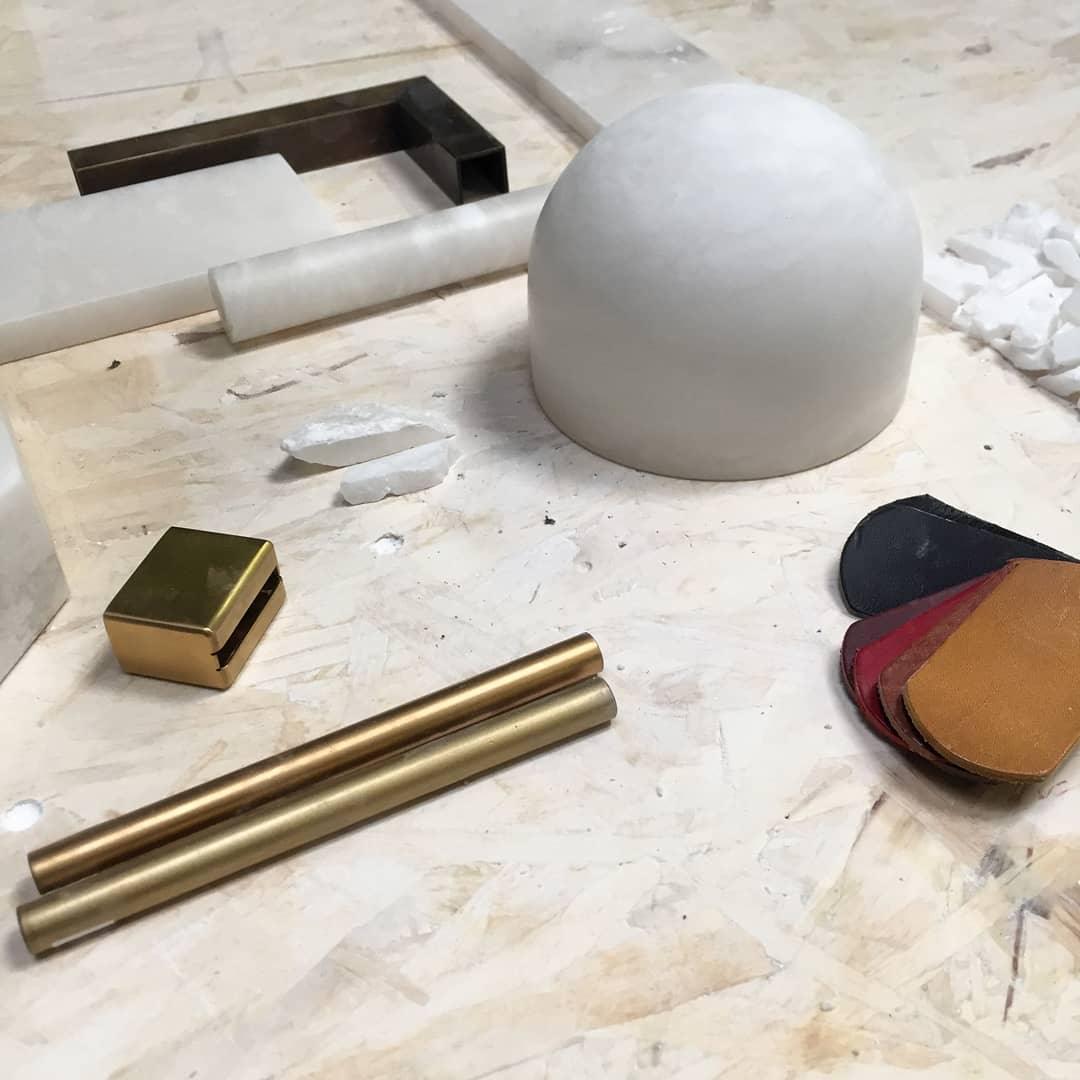 Strata Alabaster Pendant Light Capsule-shaped - Blowlighting