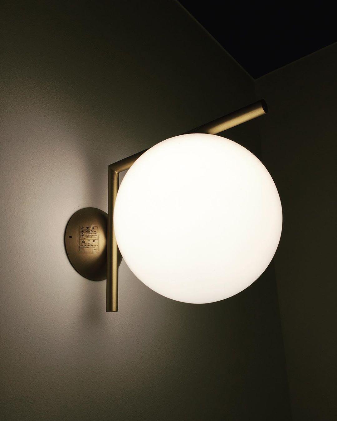 Blown Glass Opal Glass Wall Lamp - Blowlighting