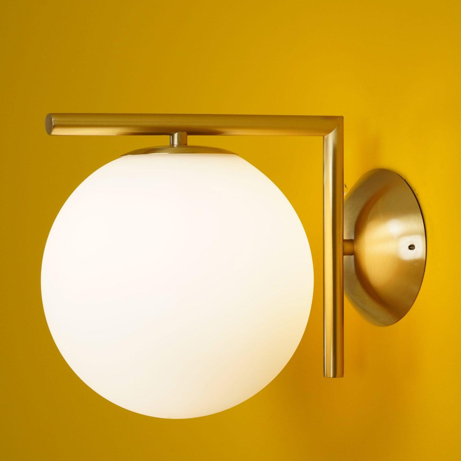 Blown Glass Opal Glass Wall Lamp - Blowlighting