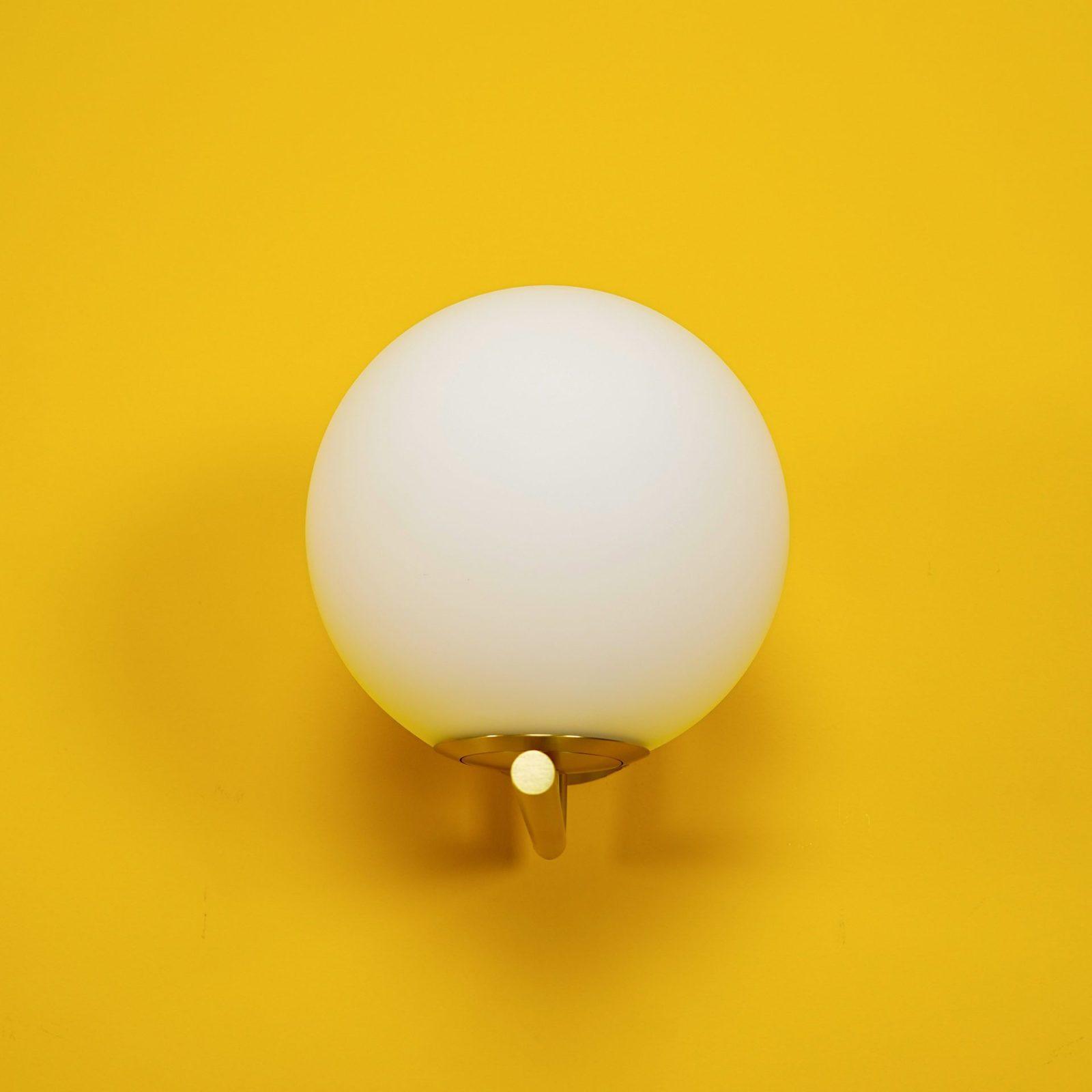 Blown Glass Opal Glass Wall Lamp - Blowlighting