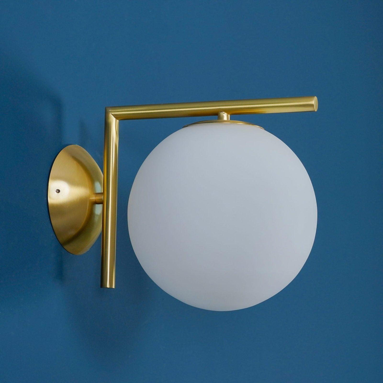 Blown Glass Opal Glass Wall Lamp - Blowlighting