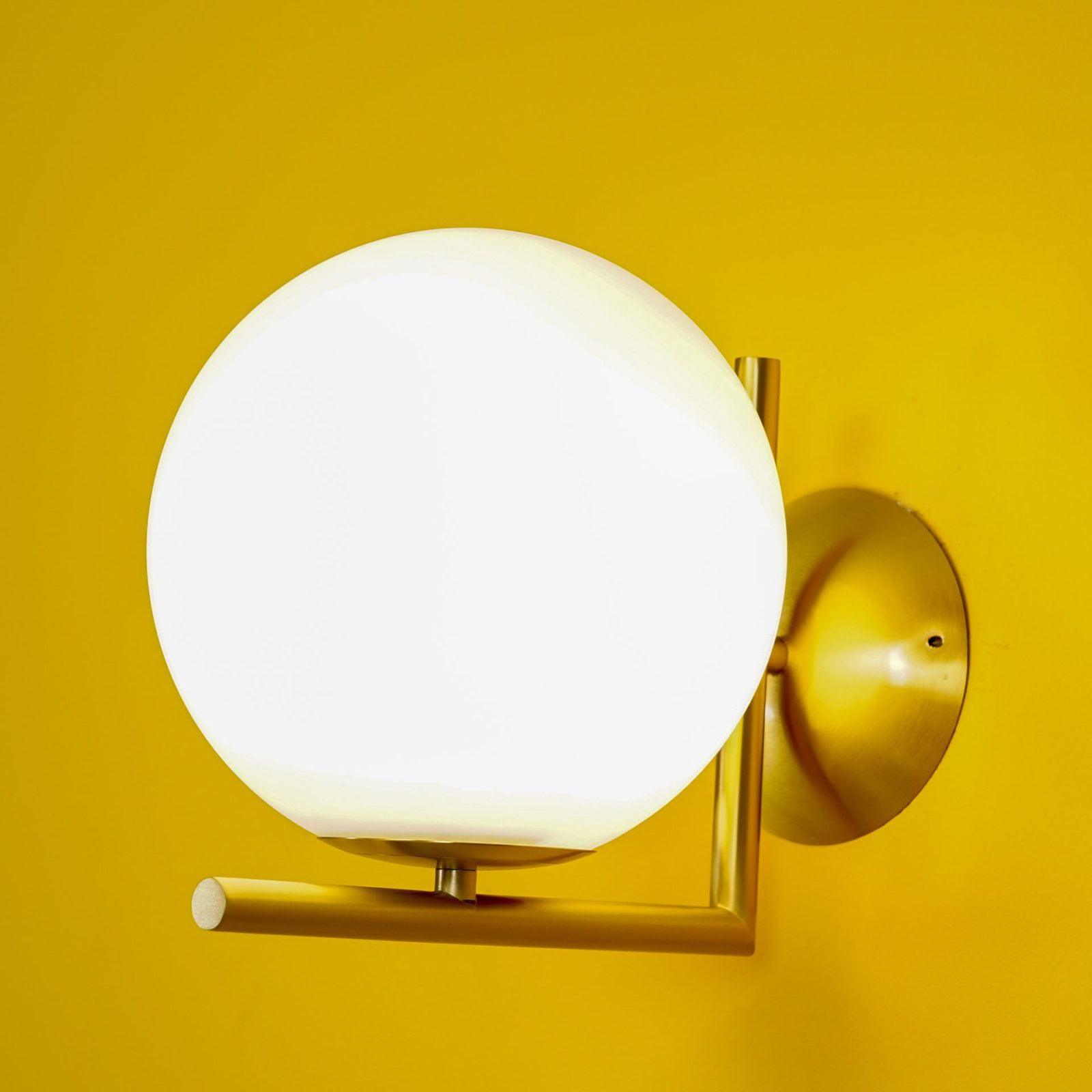 Blown Glass Opal Glass Wall Lamp - Blowlighting