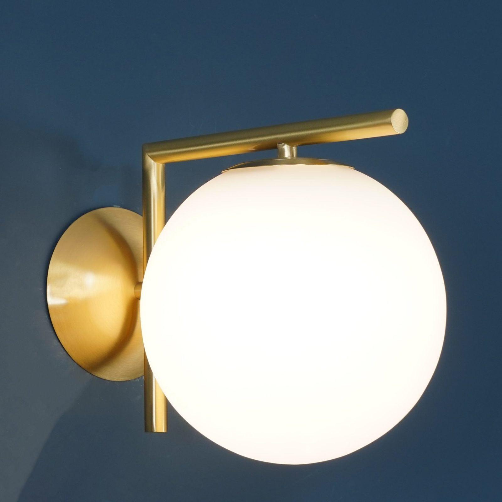 Blown Glass Opal Glass Wall Lamp - Blowlighting