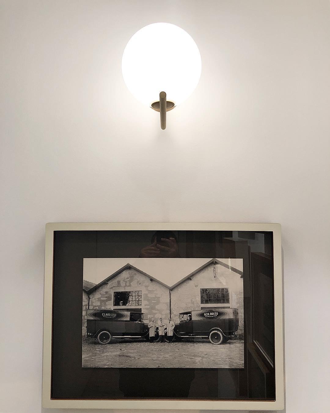 Blown Glass Opal Glass Wall Lamp - Blowlighting