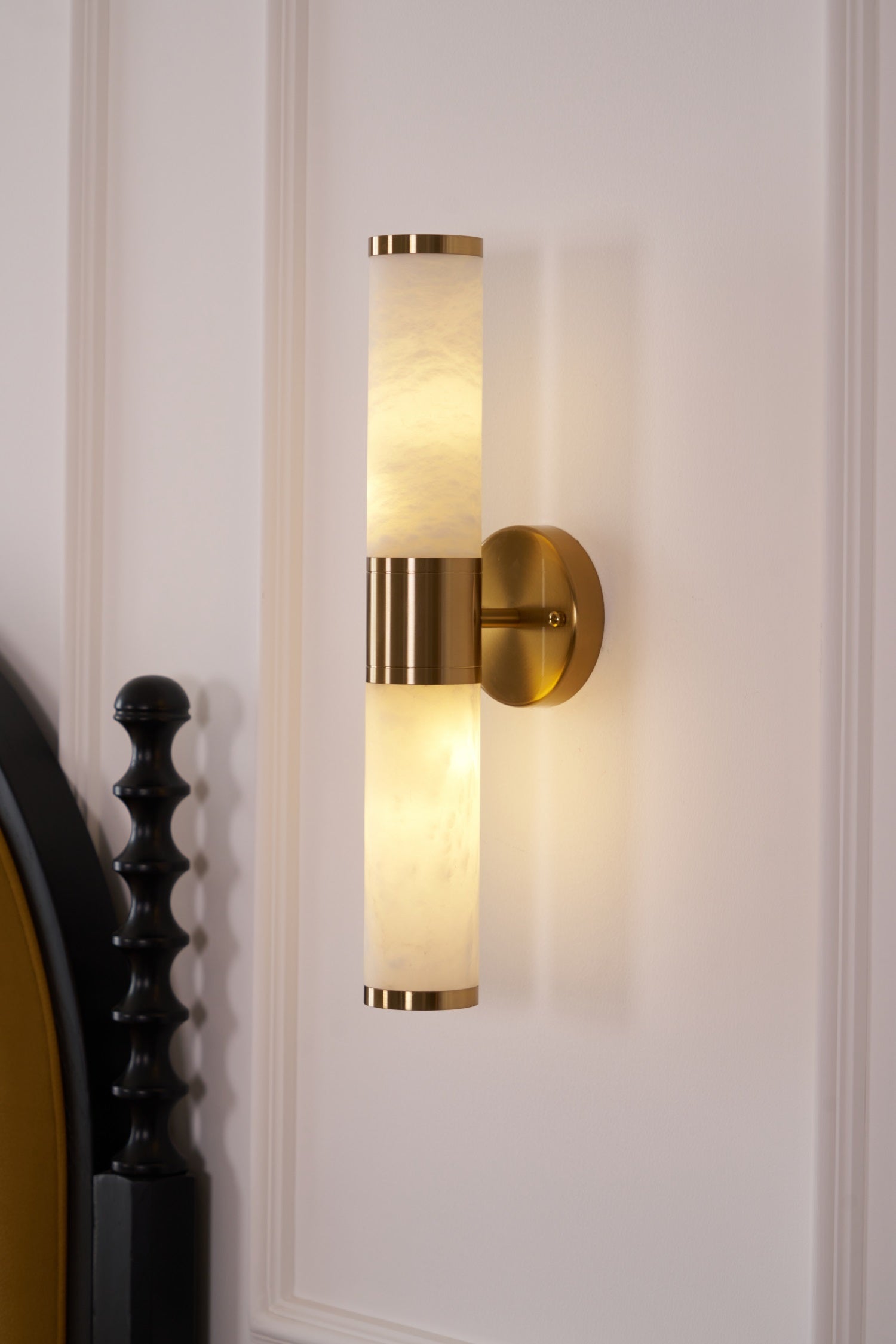 Kaia Minimalist Alabaster Wall Lamp - Blowlighting