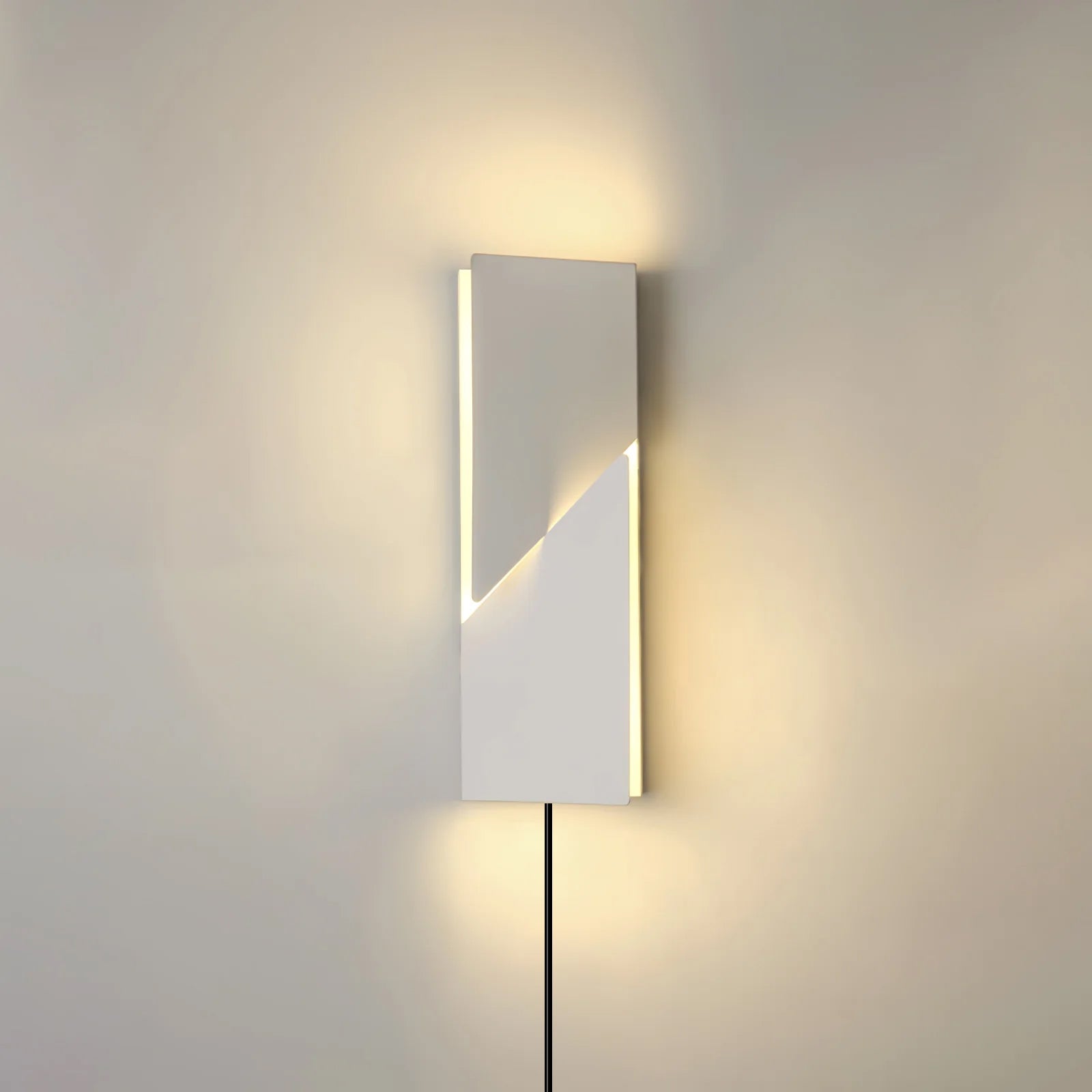 Shadows Grand Plug-in Sconce - Blowlighting