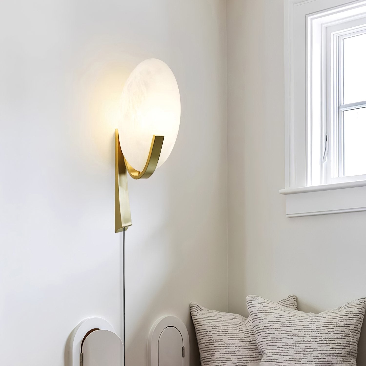 Althea Minimalist Alabaster Wall Lamp - Blowlighting