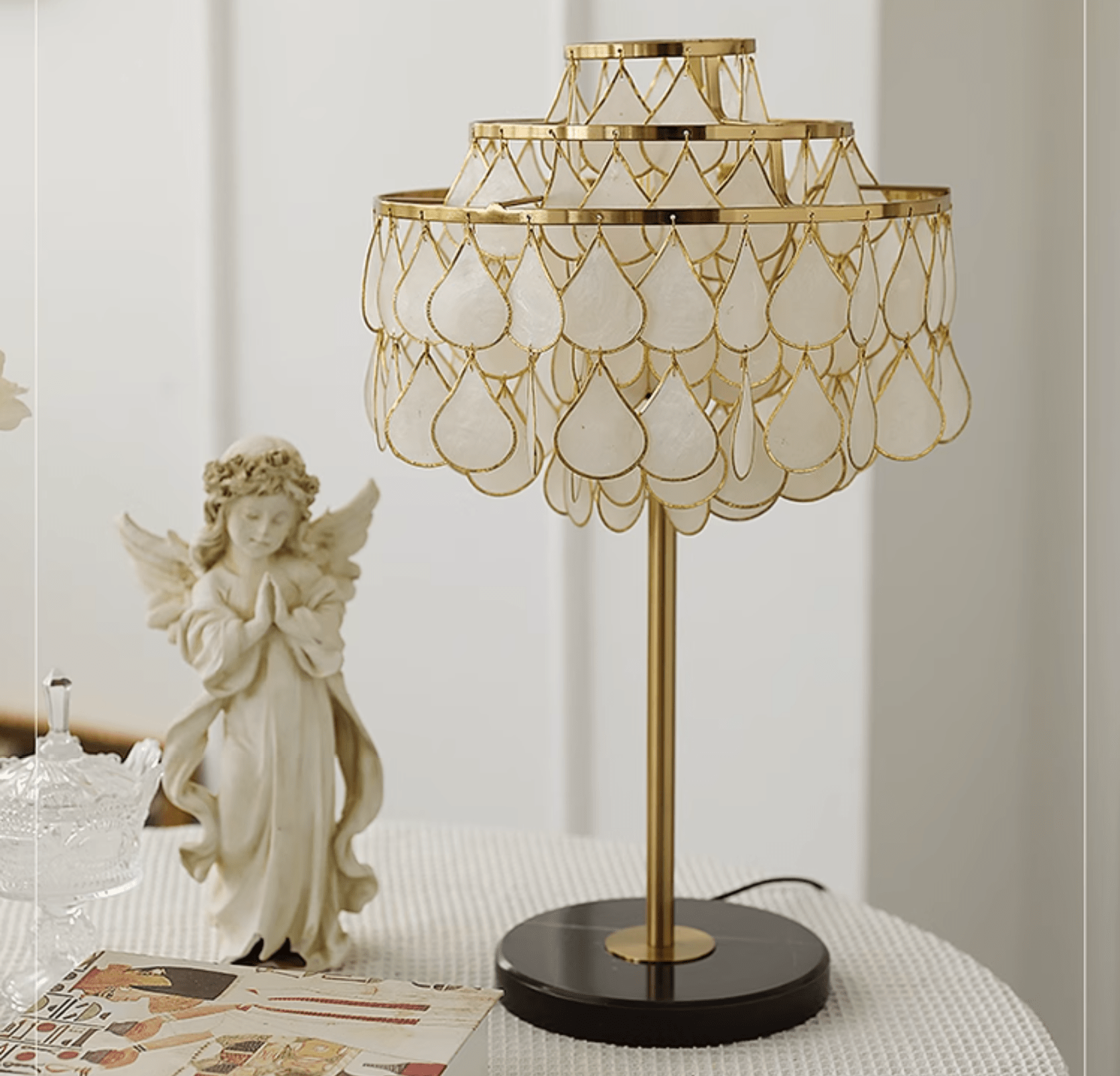 Teardrops Shell Table Lamp - Blowlighting
