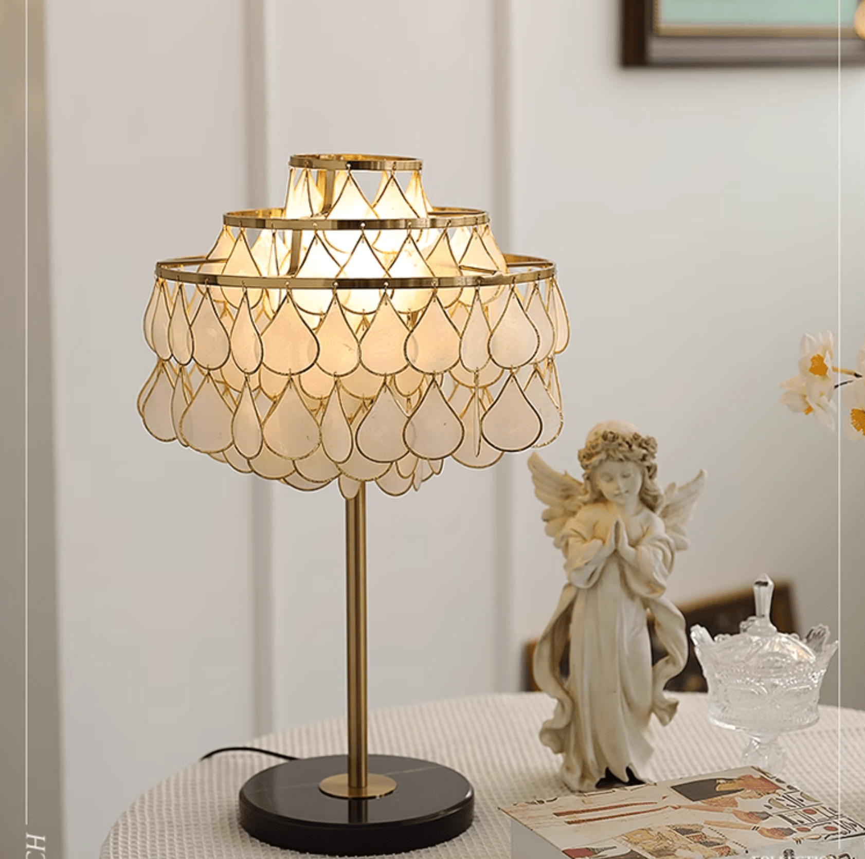Teardrops Shell Table Lamp - Blowlighting