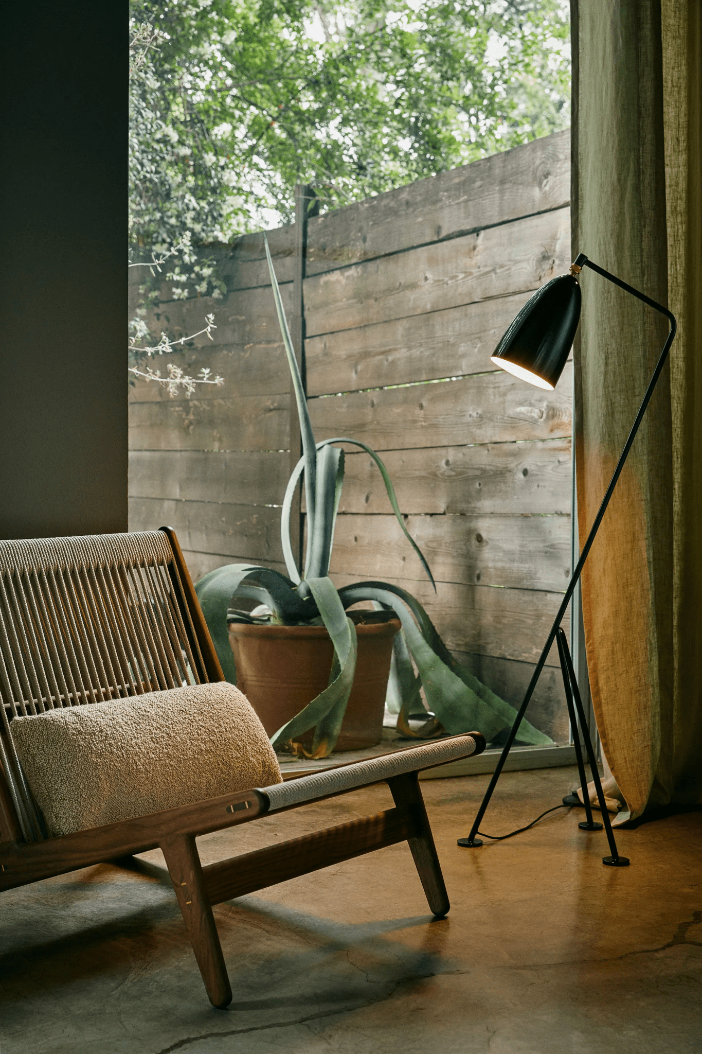 Lean Floor Lamp - Blowlighting