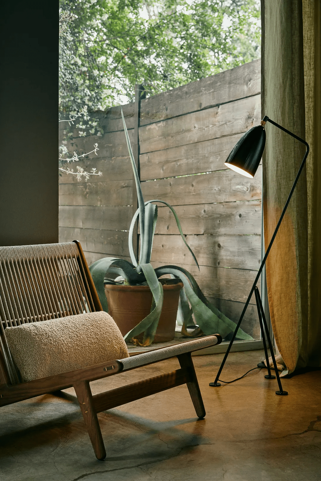 Lean Floor Lamp - Blowlighting