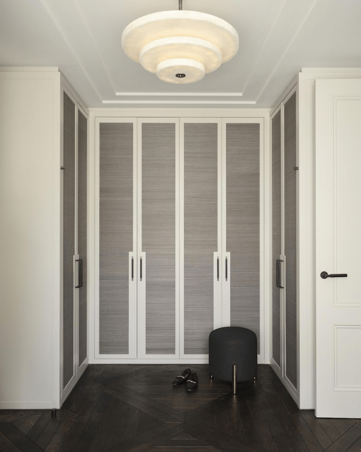 Liora Minimalist Alabaster Pendant Light - Blowlighting