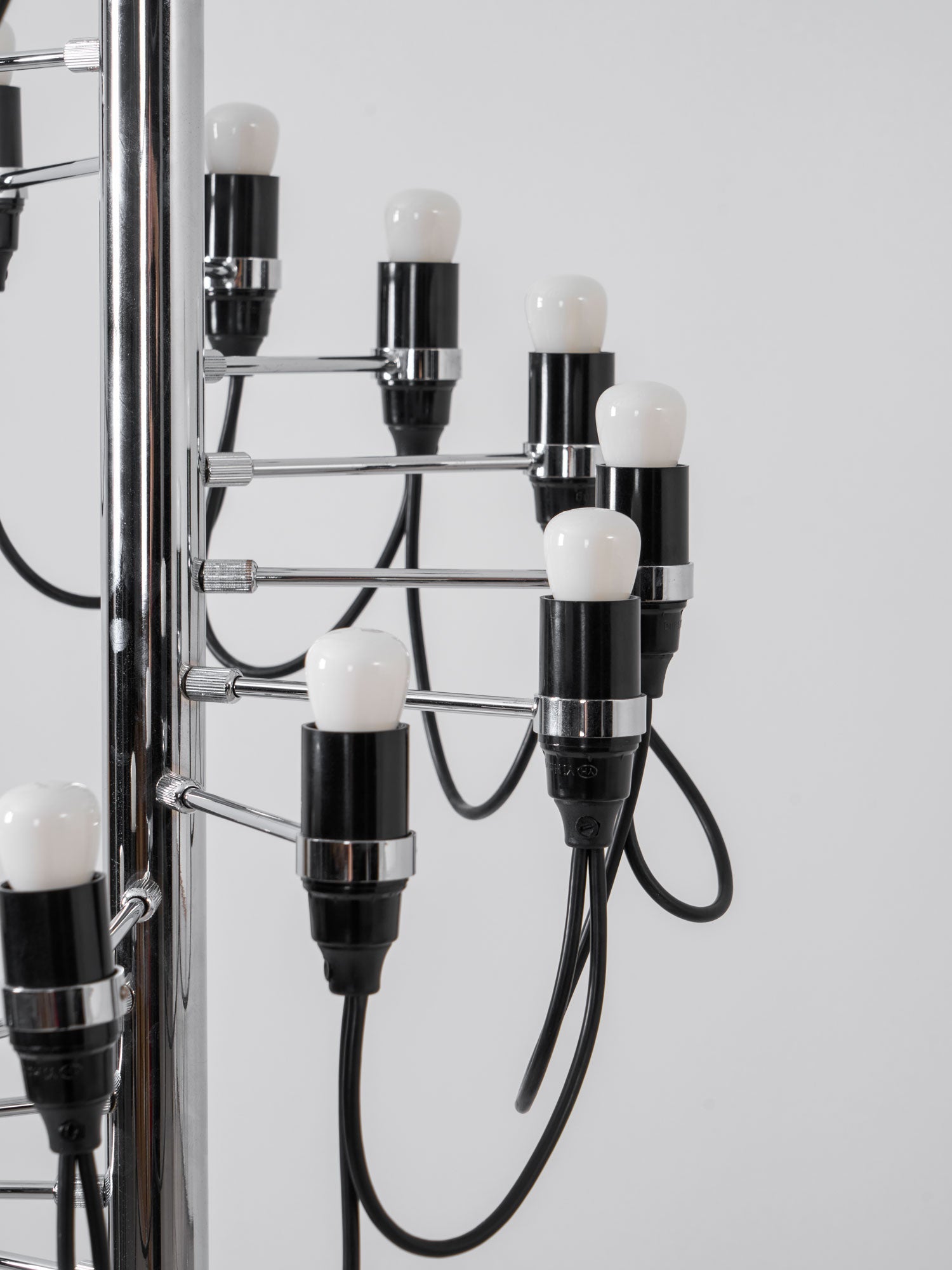 Olliryra Sculptural Steel Floor Lamp - Blowlighting