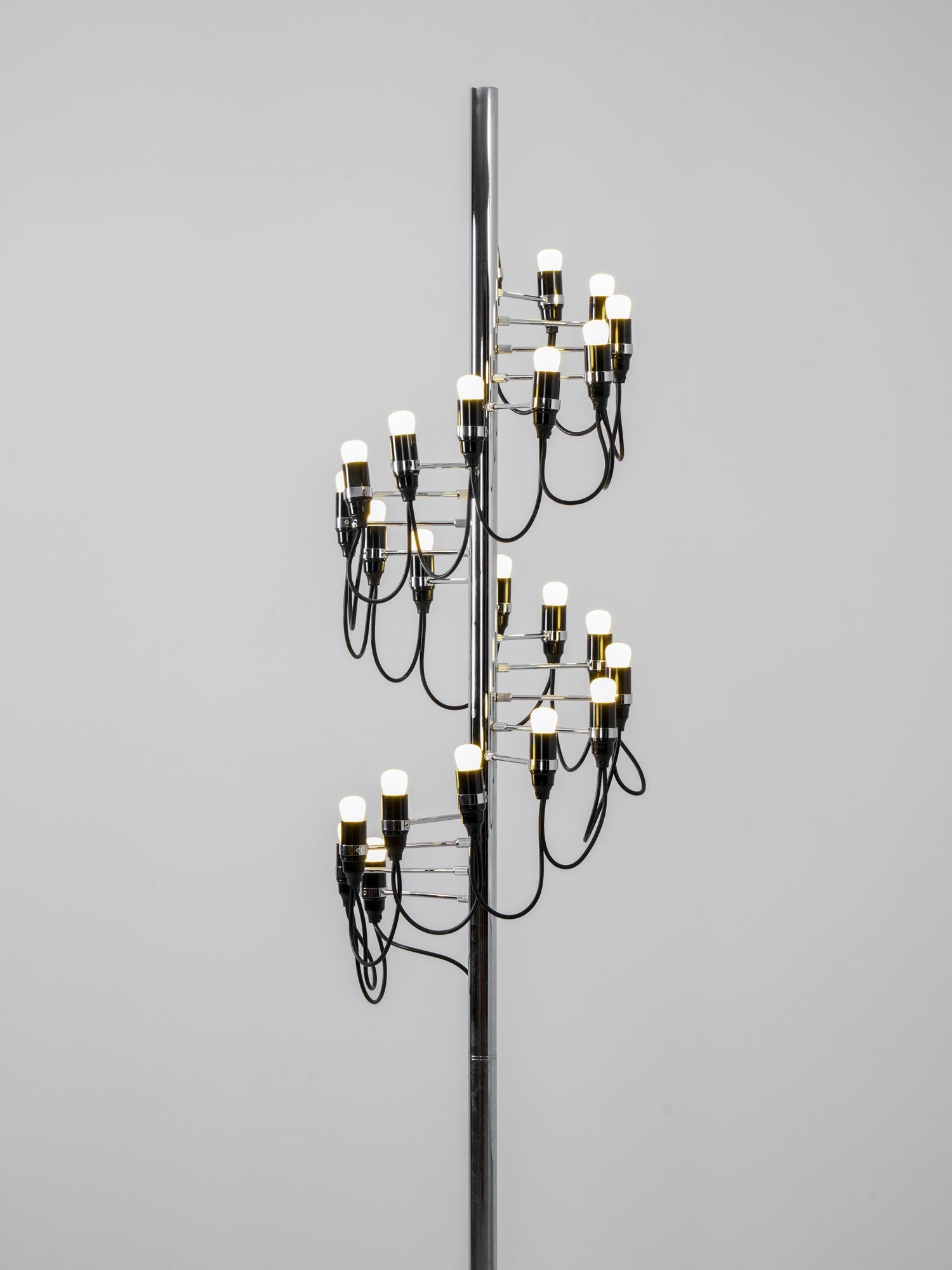 Olliryra Sculptural Steel Floor Lamp - Blowlighting